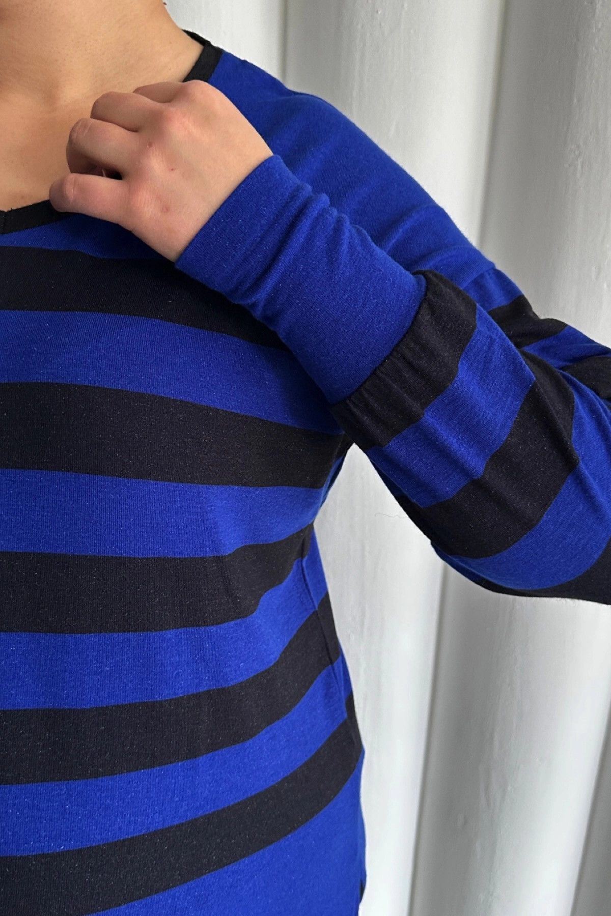 Büyük Beden V Yaka Çizgili Yırtmaç Detaylı İnce Kumaşlı Uzun Bluz 301567