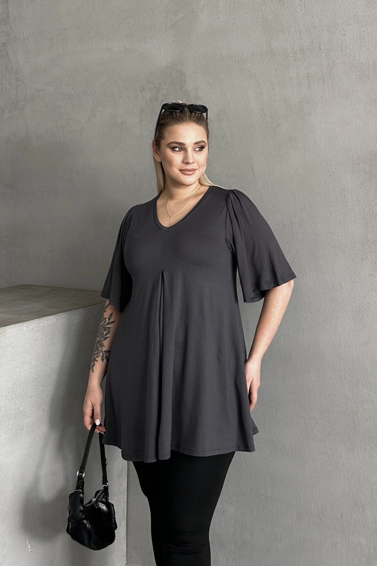 Büyük Beden V Yaka Desensiz Asimetrik Kesim Likralı Bluz MDL-3