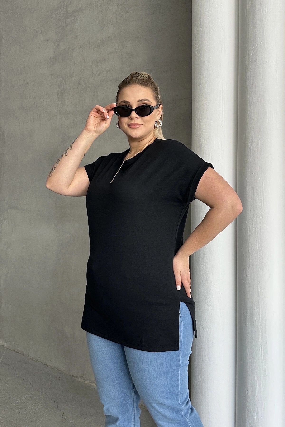 Büyük Beden Kısa Kollu Bisiklet Yaka Yanları Yırtmaçlı Basic T-shirt RFT-01