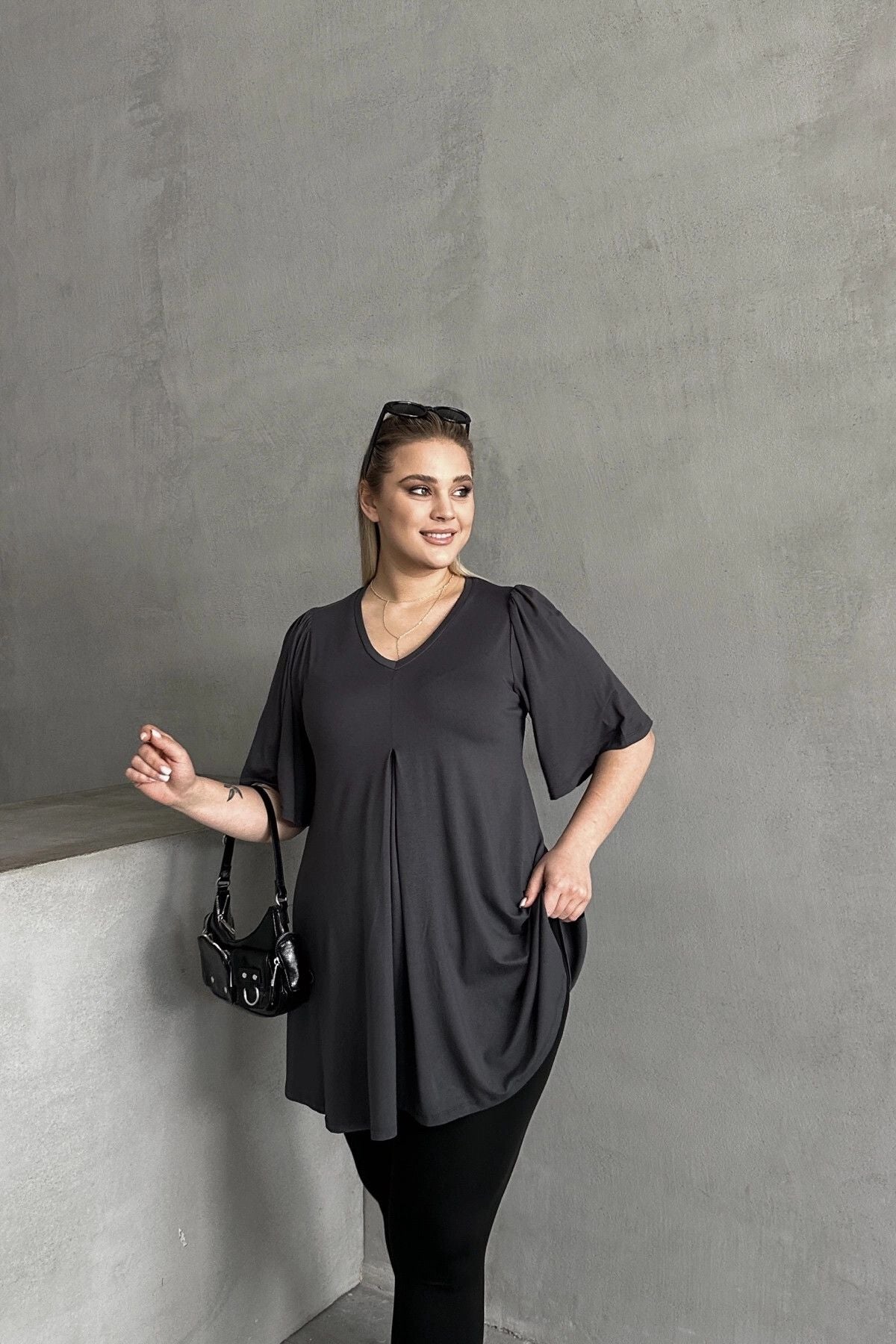 Büyük Beden V Yaka Desensiz Asimetrik Kesim Likralı Bluz MDL-3