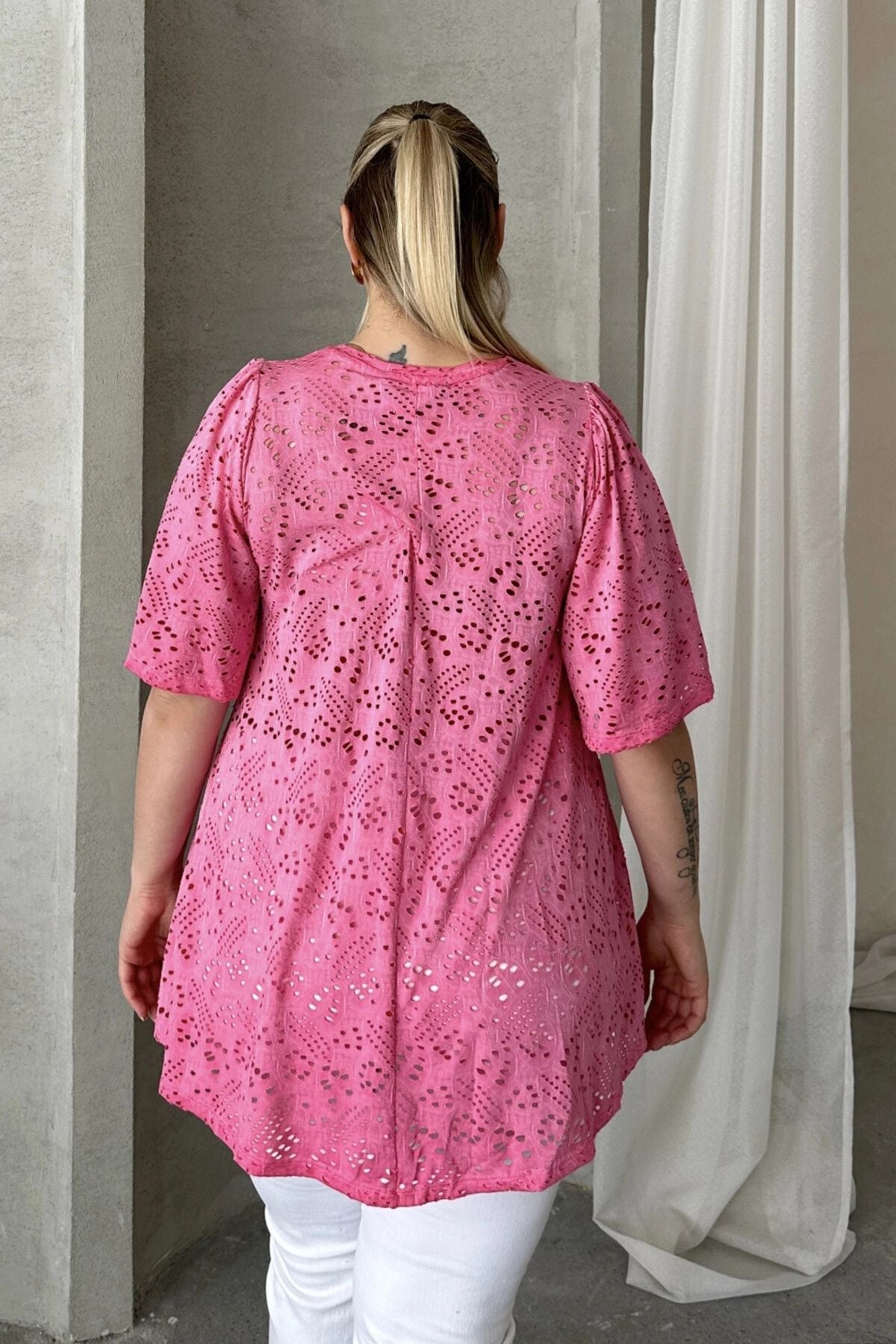 Büyük Beden V Yaka Kısa Kollu Dantel Detaylı Astarsız Bluz 302956