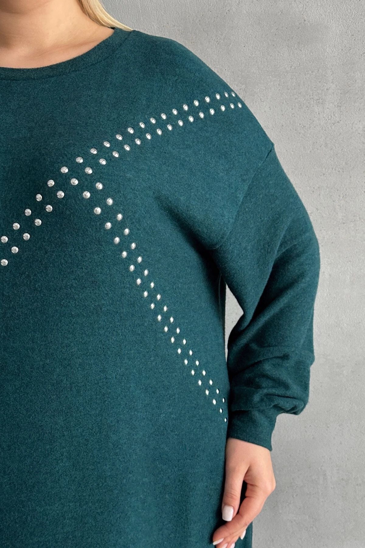 Büyük Beden Uzun Kollu Yumuşak Dokulu Taş İşlemeli Triko Elbise 285040