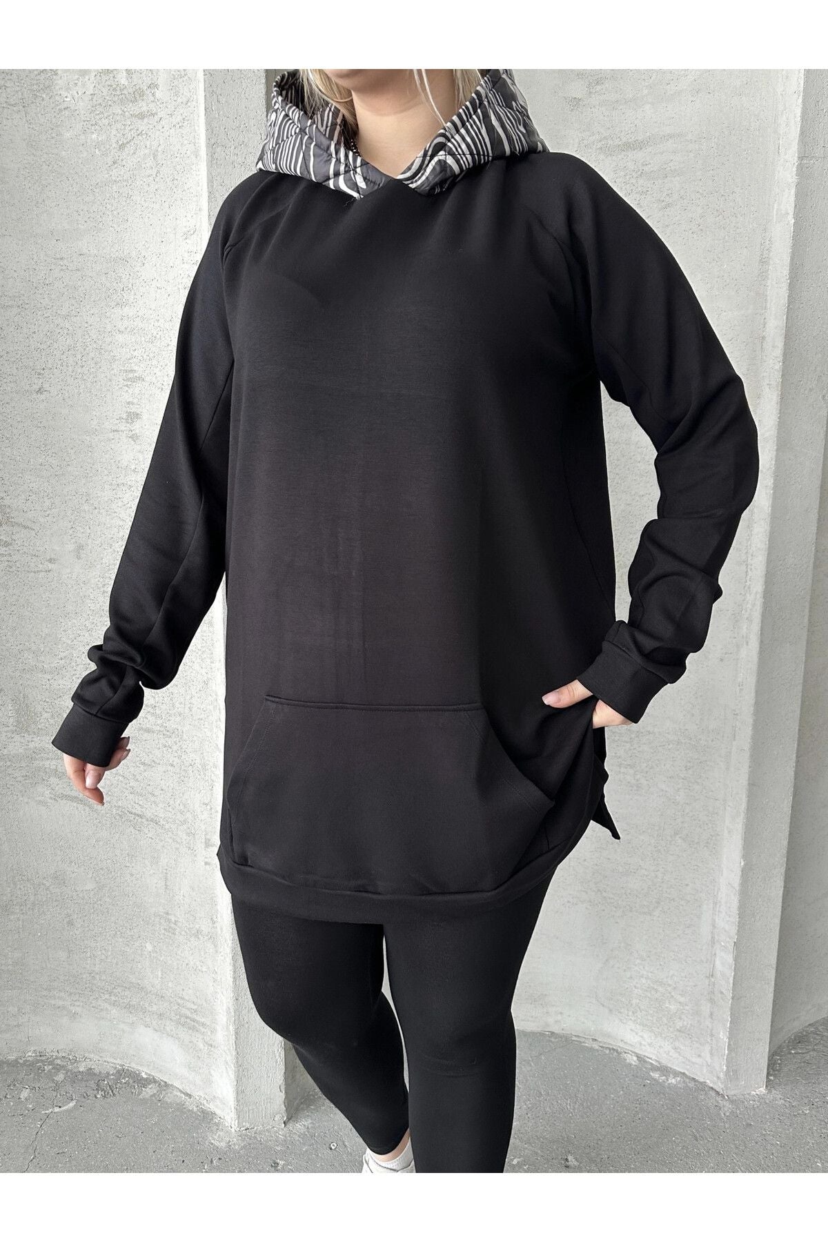 Büyük Beden Uzun Kollu Kapüşonlu Kanguru Cepli Yanları Yırtmaçlı Sweatshirt 300372