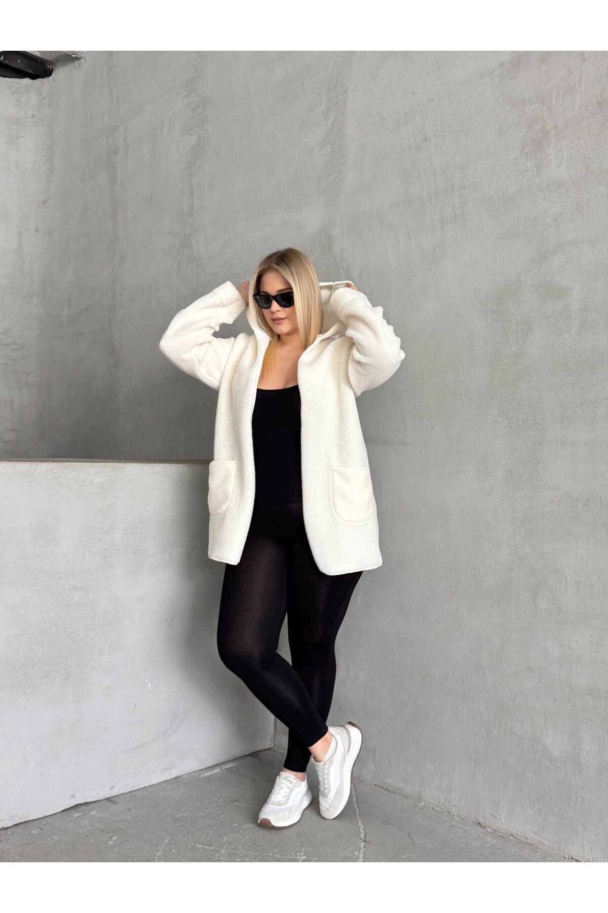 Büyük Beden Önü Kapamasız Cepli Kapüşonlu İnce Peluş Ceket 301256