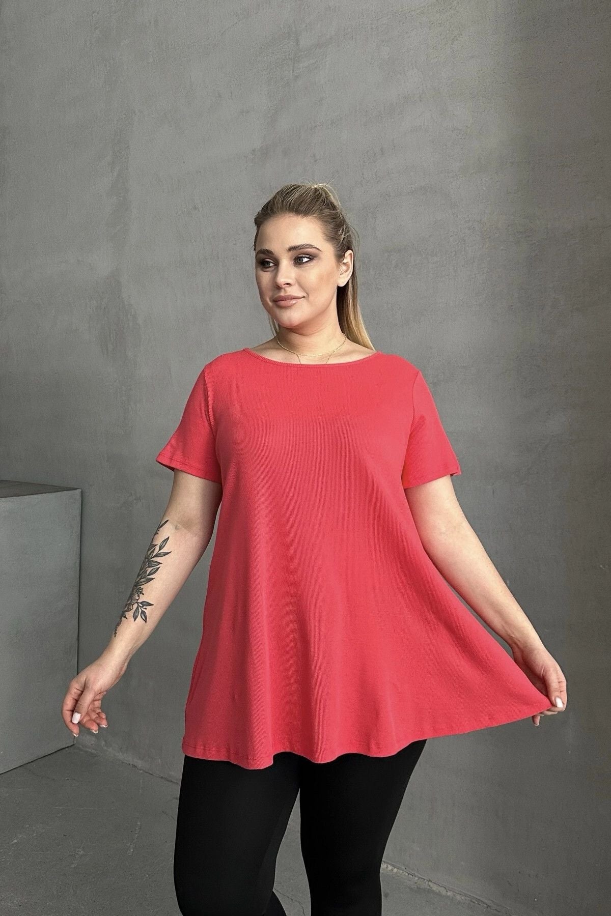 Büyük Beden Kısa Kollu Bisiklet Yaka Eteği Bollaşan Basic Bluz 100-50