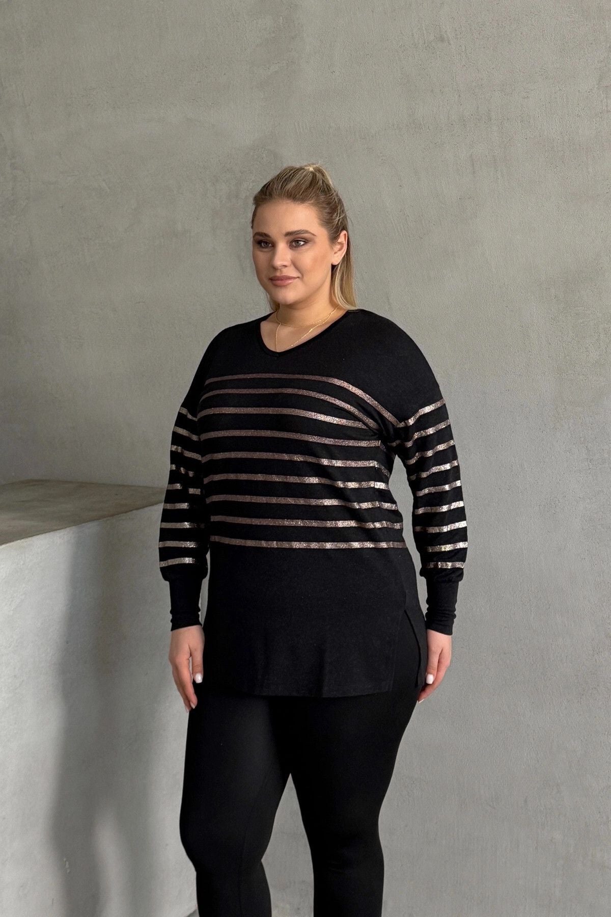 Büyük Beden Uzun Kollu V Yaka Bilekleri Lastikli Bluz 302910