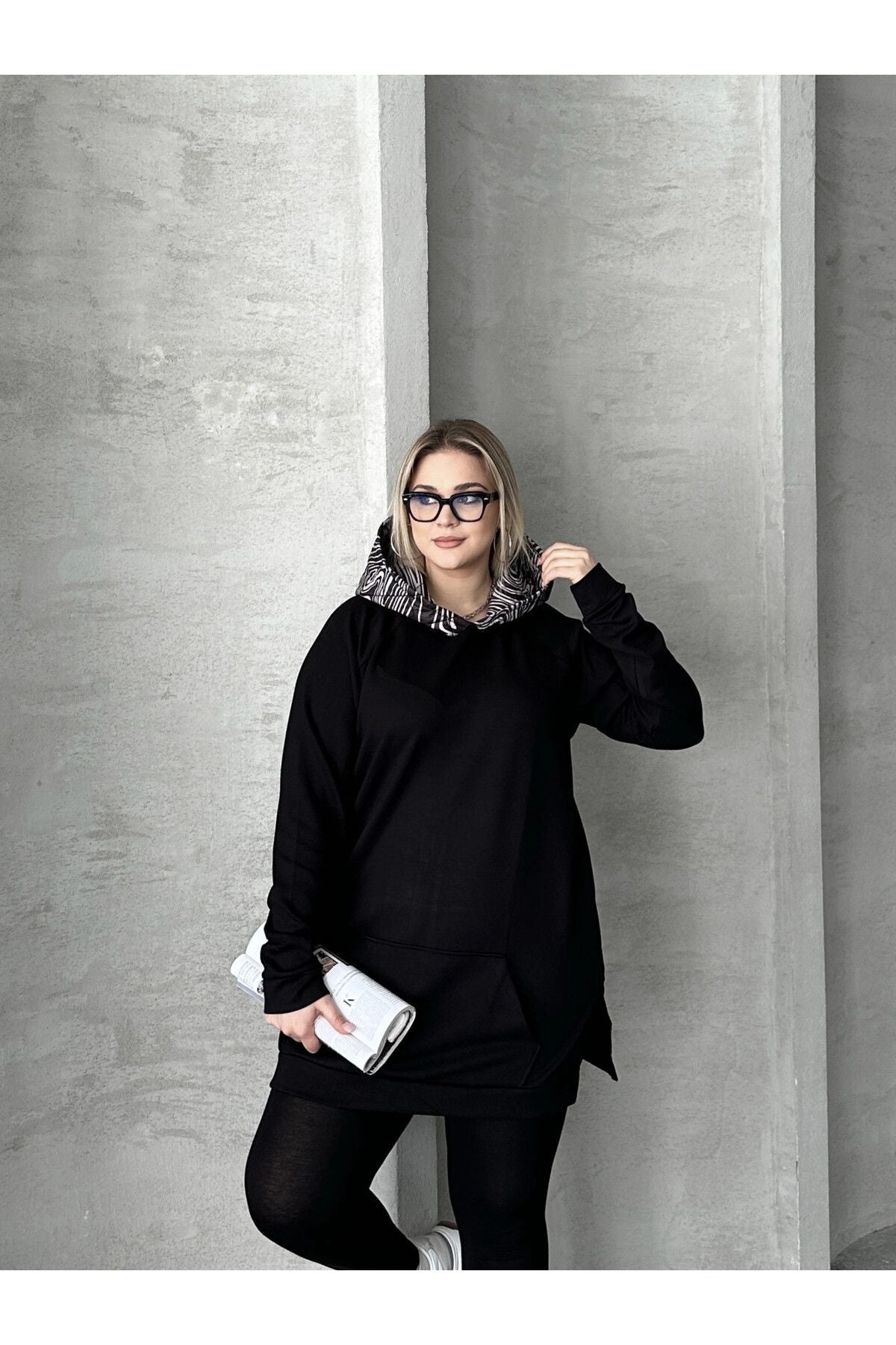 Büyük Beden Uzun Kollu Kapüşonlu Kanguru Cepli Yanları Yırtmaçlı Sweatshirt 300372