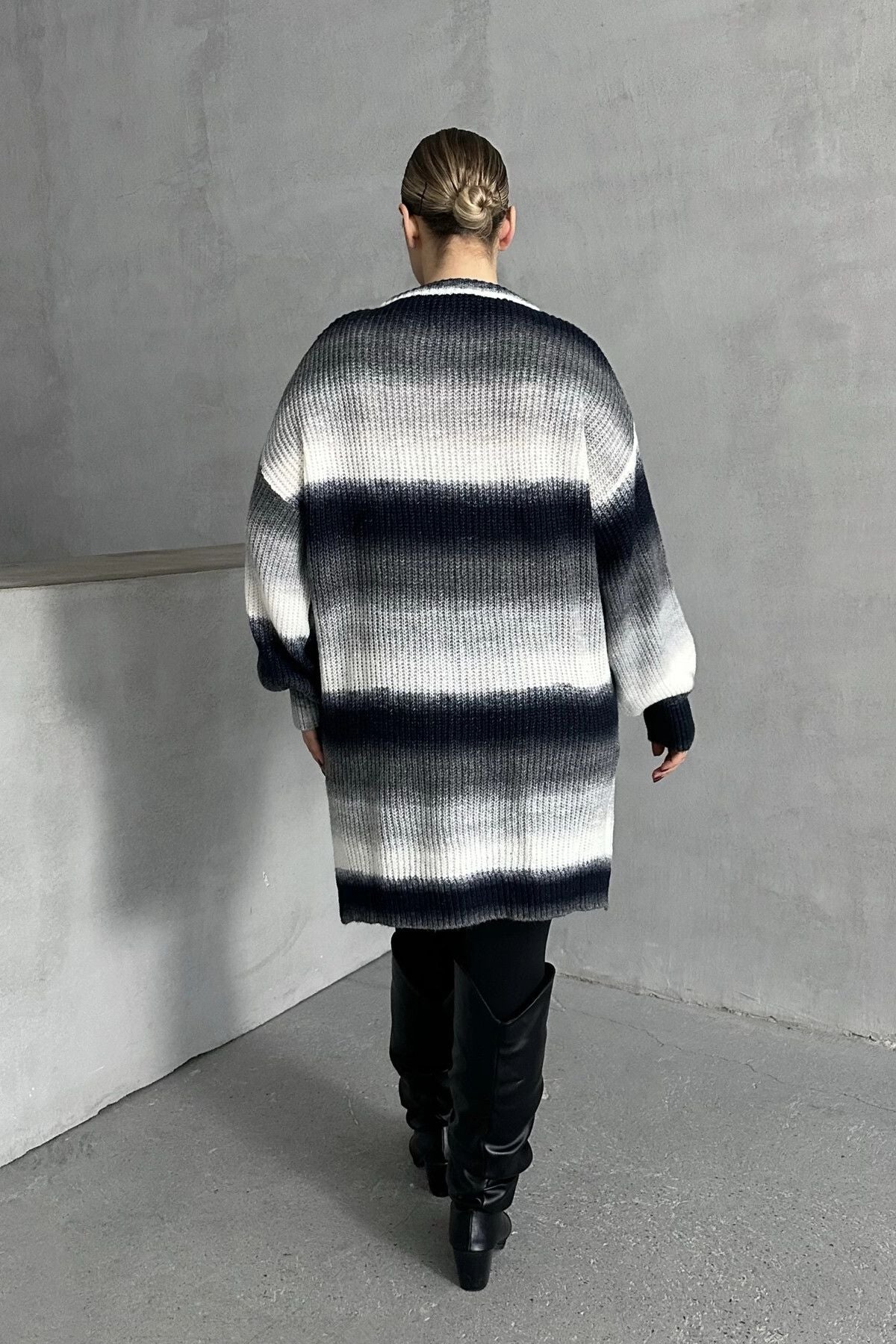 Büyük Beden Uzun Kollu Bisiklet Yaka Renk Bloklu Yırtmaçlı Triko Kazak 302345