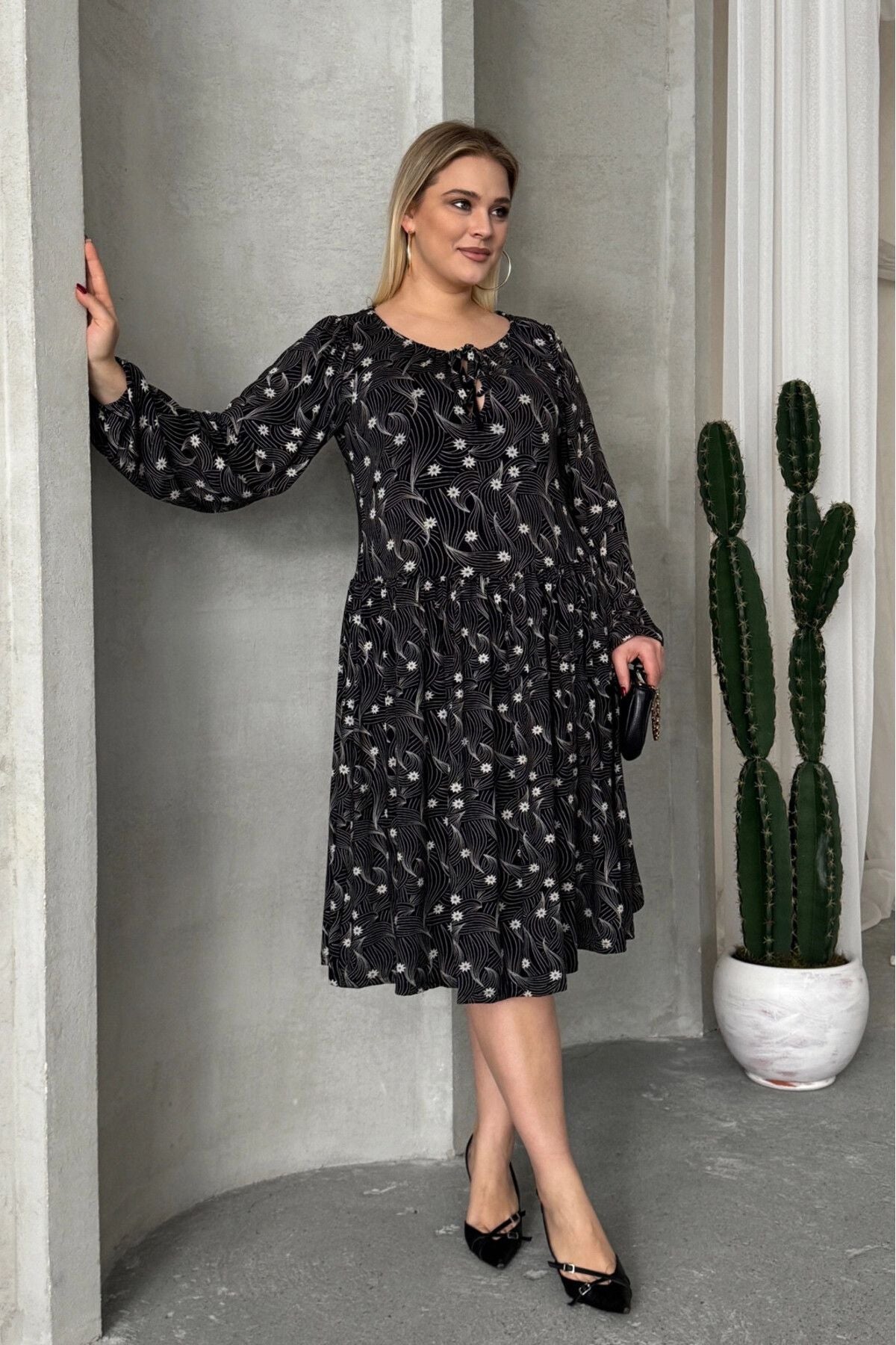 Büyük Beden Uzun Kollu Yakası Bağlama Detaylı Desenli Elbise 100-73