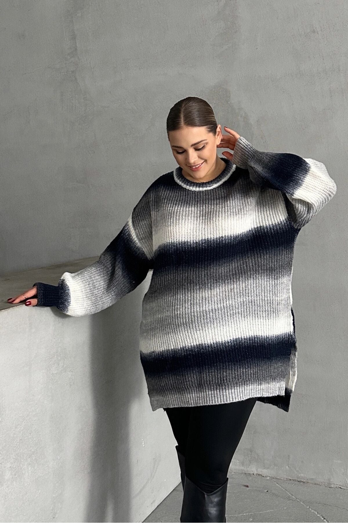 Büyük Beden Uzun Kollu Bisiklet Yaka Renk Bloklu Yırtmaçlı Triko Kazak 302345