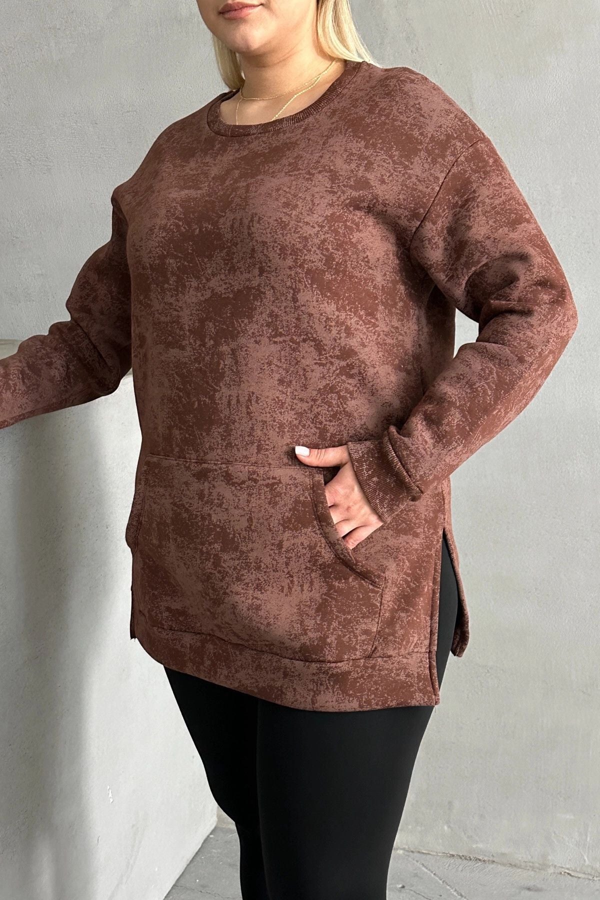 Büyük Beden Uzun Kollu Bisiklet Yaka Önü Cepli Desenli Sweatshirt 106-79