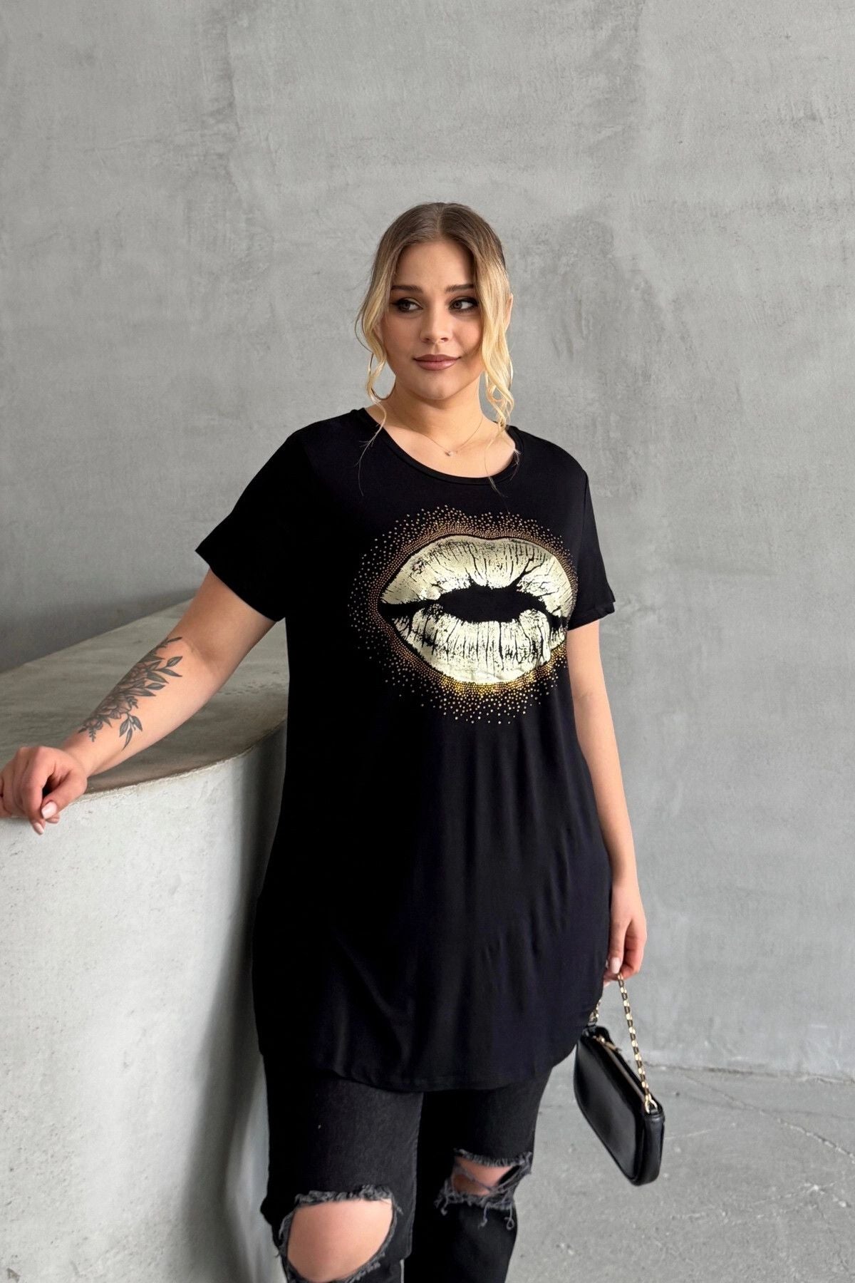 Büyük Beden Kısa Kollu Bisiklet Yaka Taş İşlemeli T-shirt 302264