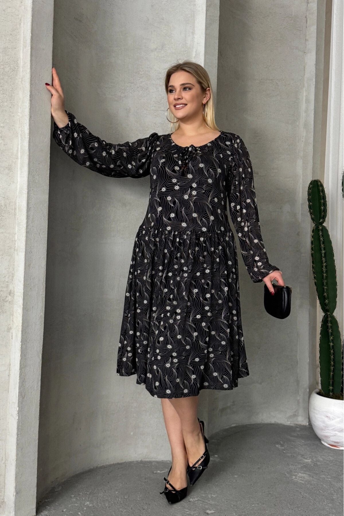 Büyük Beden Uzun Kollu Yakası Bağlama Detaylı Desenli Elbise 100-73