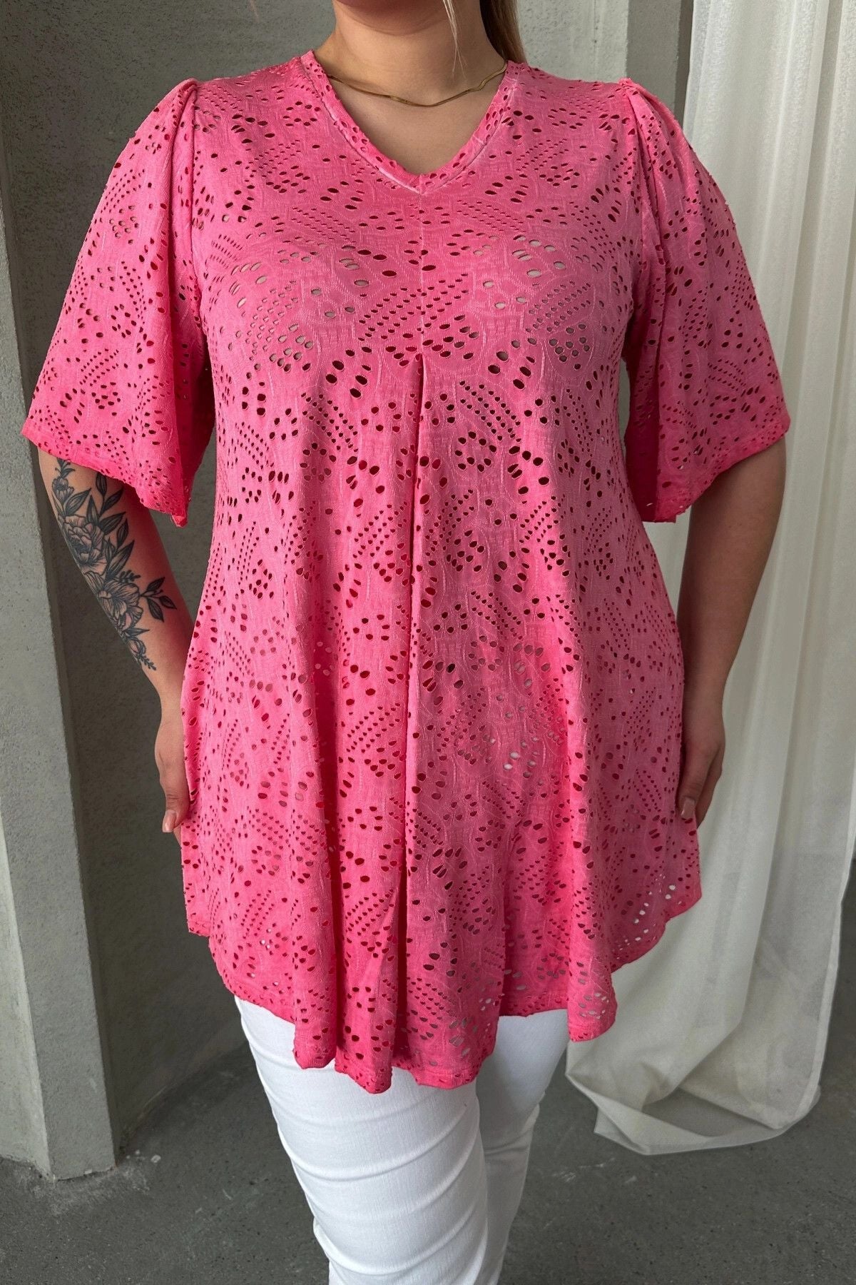 Büyük Beden V Yaka Kısa Kollu Dantel Detaylı Astarsız Bluz 302956