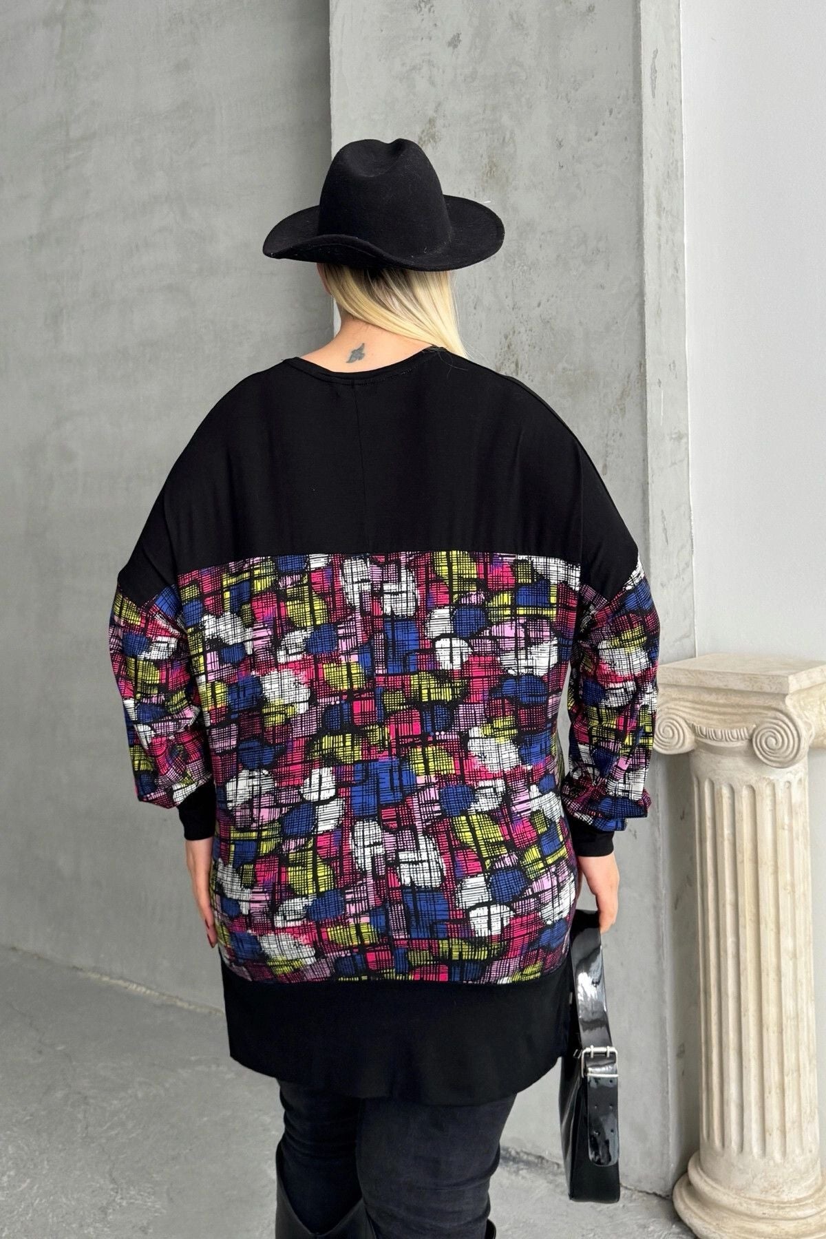 Büyük Beden Uzun Kollu V Yaka Yanı Yırtmaçlı Desenli Bluz 89-45