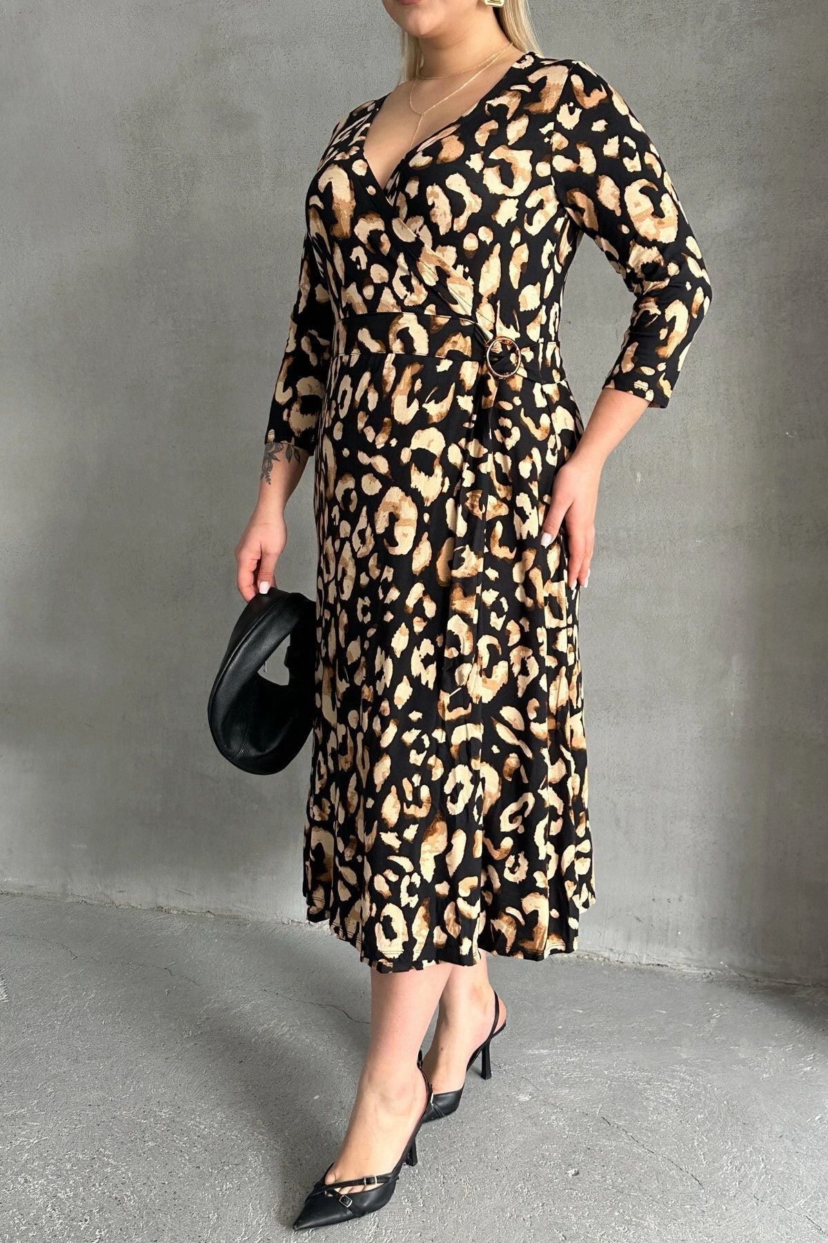 Büyük Beden Yarım Kollu V Yaka Kemer Detaylı Leopar Desenli Elbise 100-92
