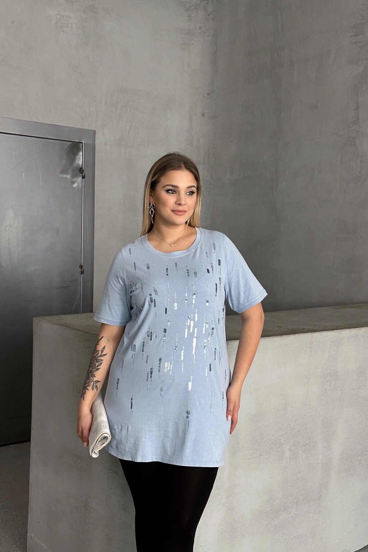 Büyük Beden Bisiklet Yaka Payet Süslemeli Kısa Kollu T-shirt 302015