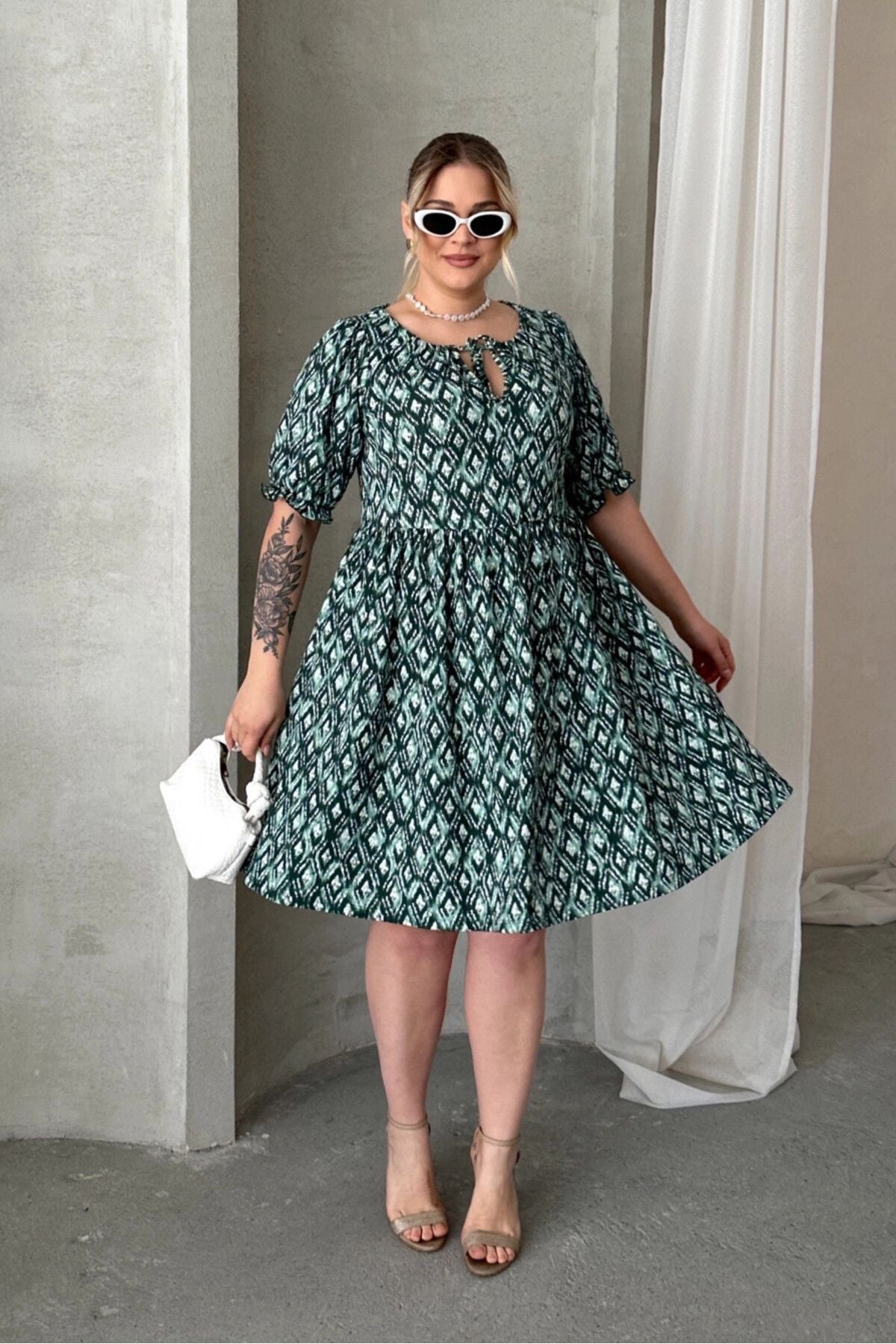 Büyük Beden Önü Bağlamalı Yarım Kollu Desenli Mini Elbise 101-8