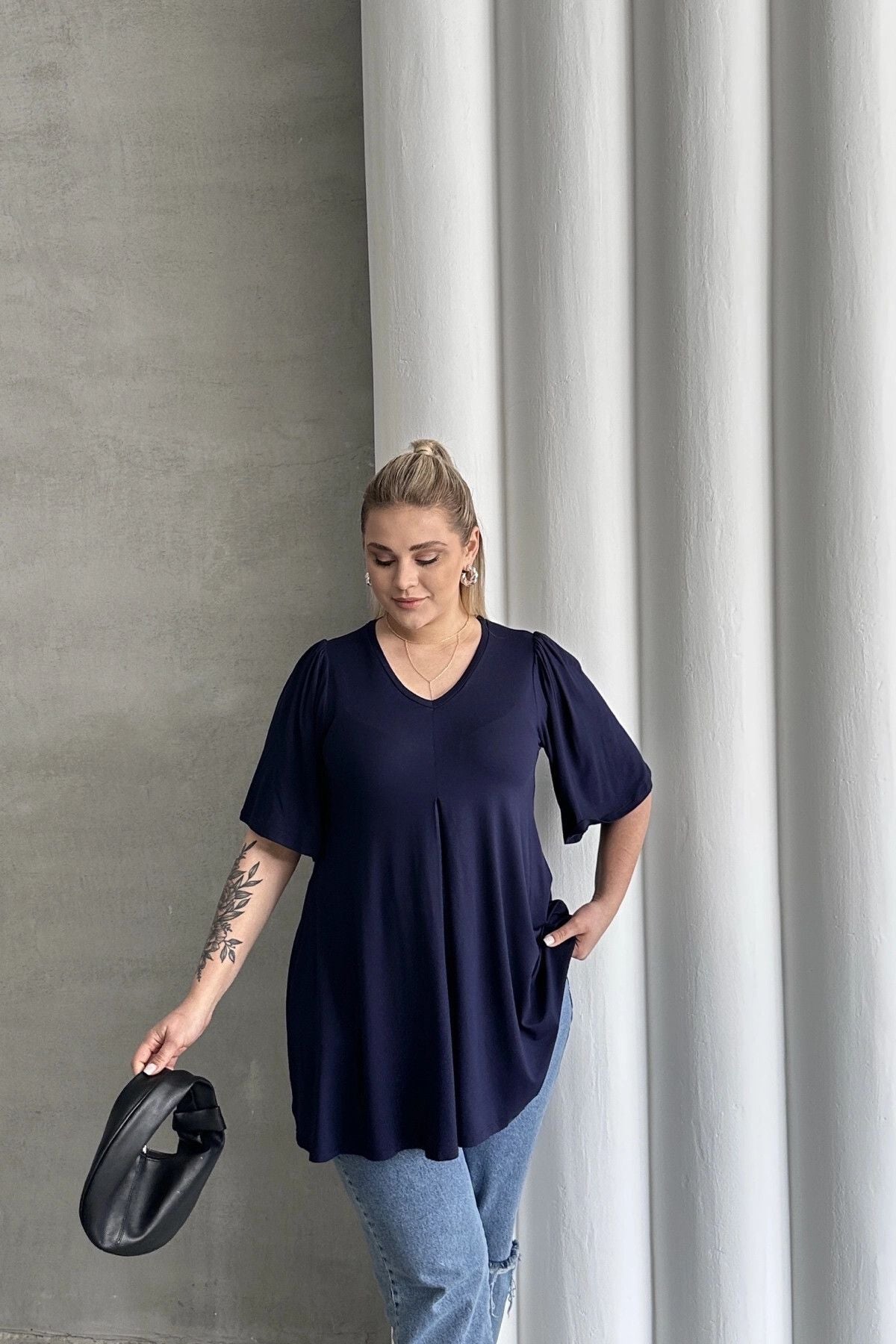 Büyük Beden V Yaka Desensiz Asimetrik Kesim Likralı Bluz MDL-6