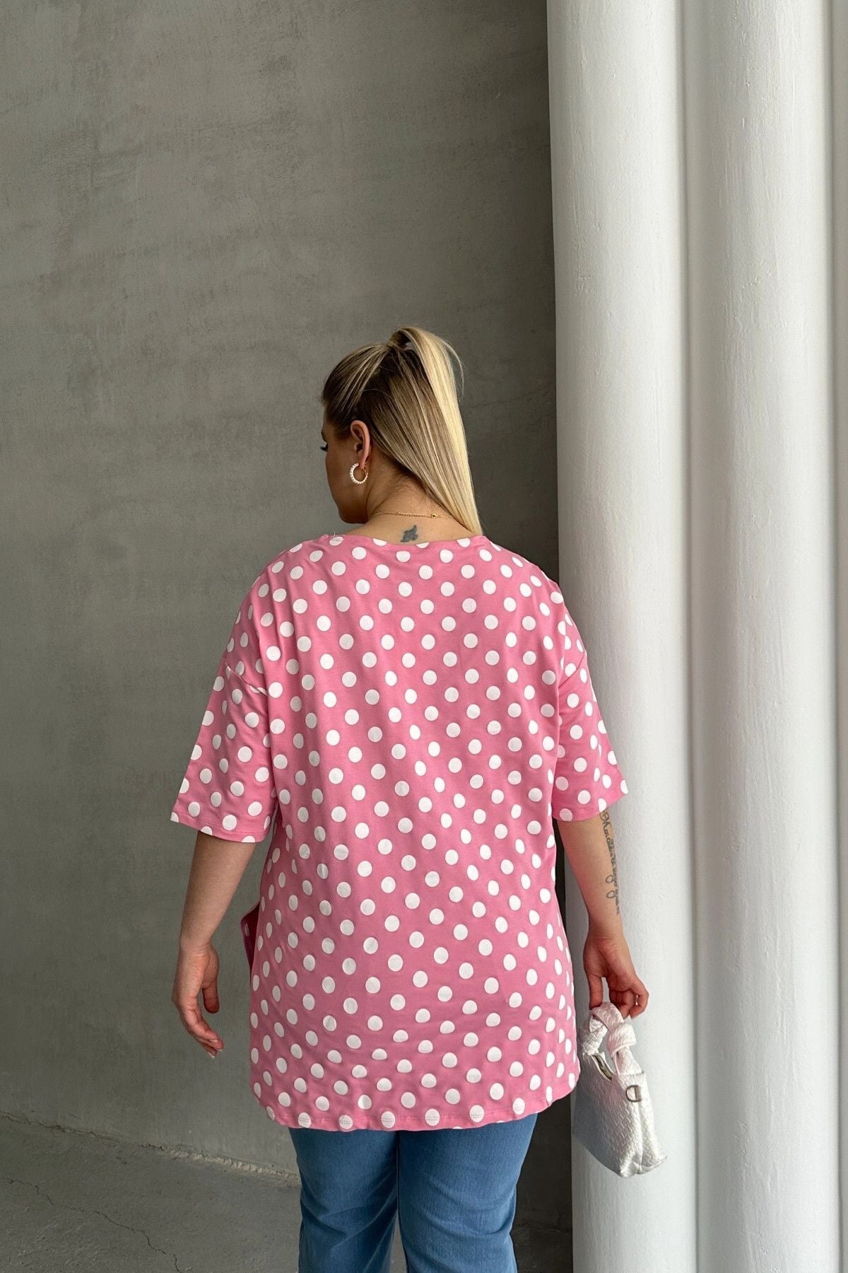 Büyük Beden Kısa Kollu Bisiklet Yaka Yanları Yırtmaçlı Puantiyeli Bluz 98-55