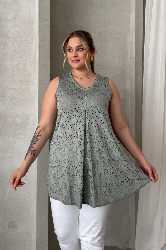 Büyük Beden V Yaka Sıfır Kol Dantel Detaylı Astarsız Bluz 302964