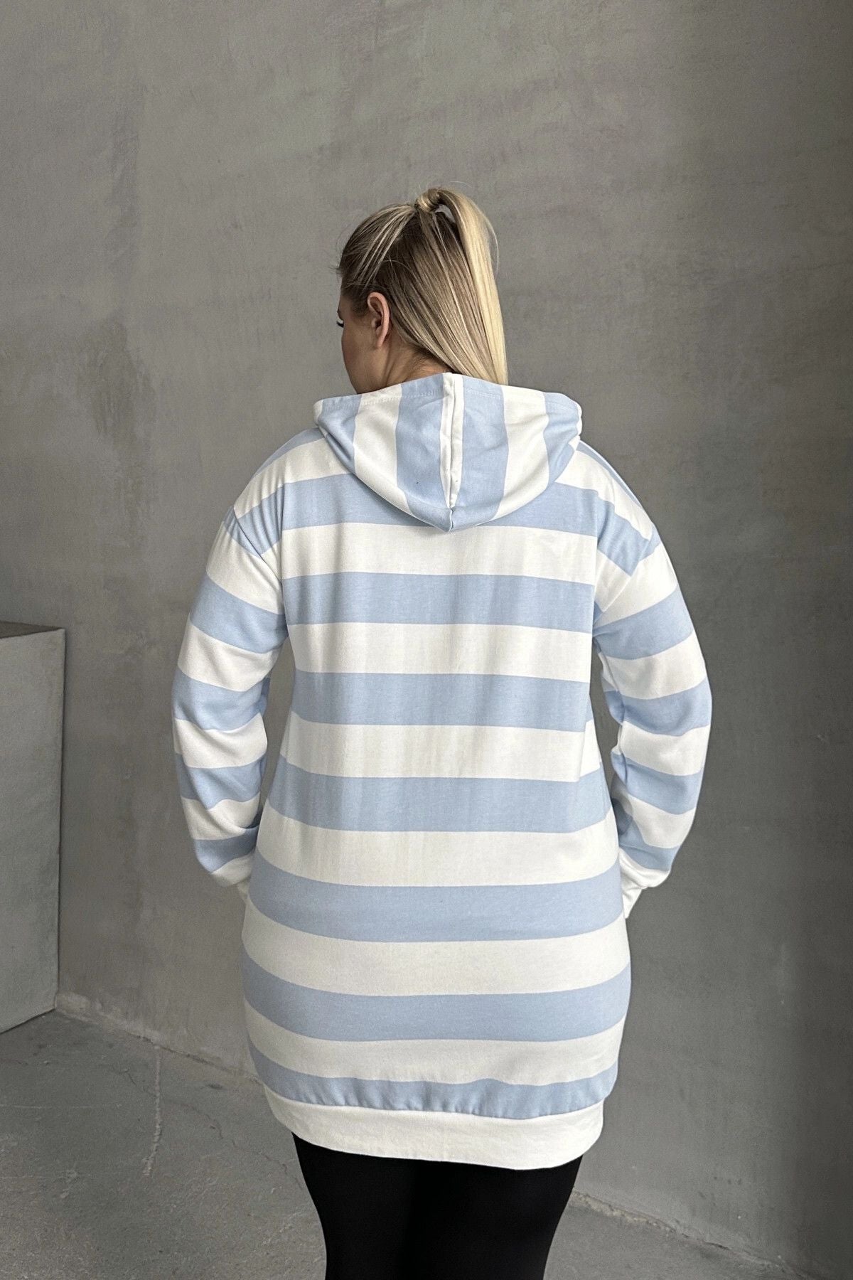 Büyük Beden Uzun Kollu Kapüşonlu Cepli Fermuarlı Hırka 74-104