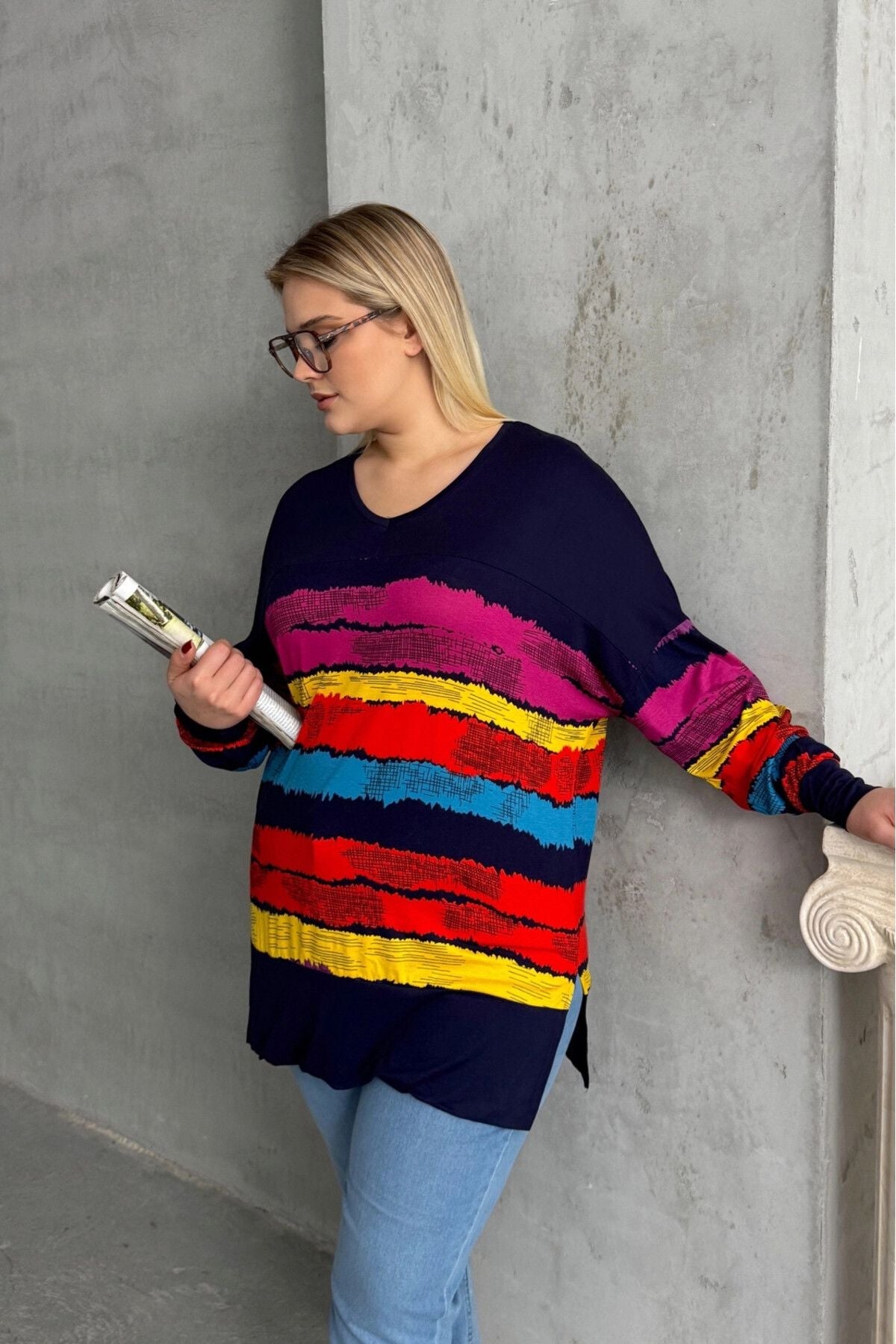 Büyük Beden V Yaka Çizgili Yanları Yırtmaçlı Uzun Kollu Bluz 303118