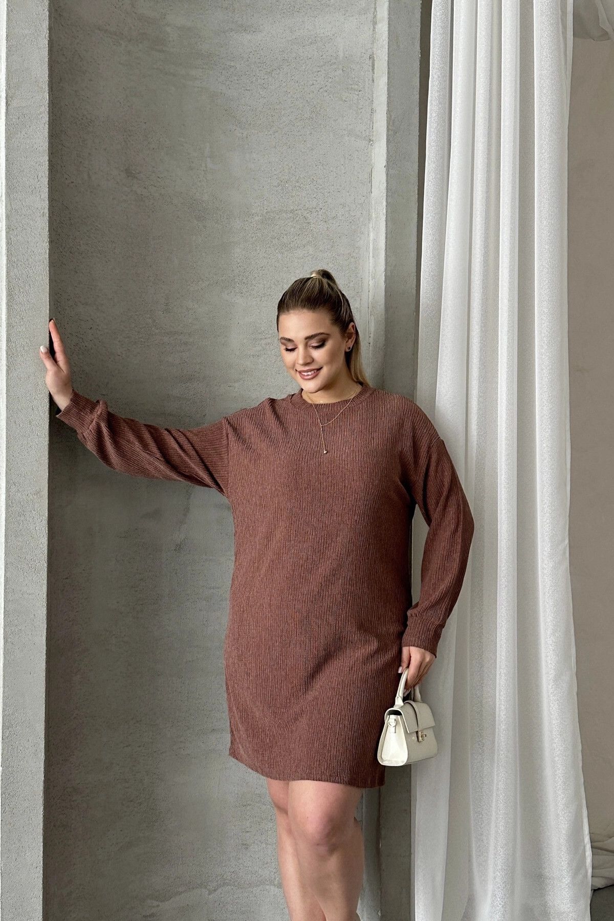 Büyük Beden Uzun Kollu Bisiklet Yaka Düz Kesim Elbise 100-189