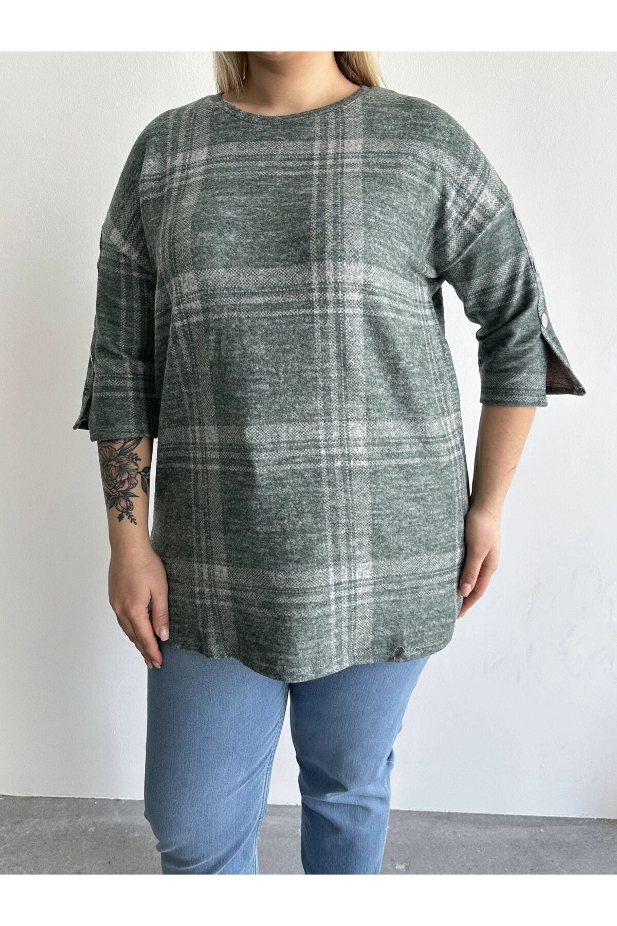 Büyük Beden Yarım Kollu Düğme Detaylı Yumuşak Dokulu Kazak 302780