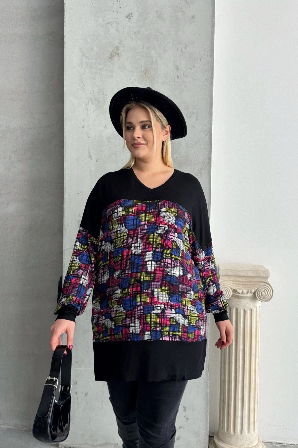 Büyük Beden Uzun Kollu V Yaka Yanı Yırtmaçlı Desenli Bluz 89-45