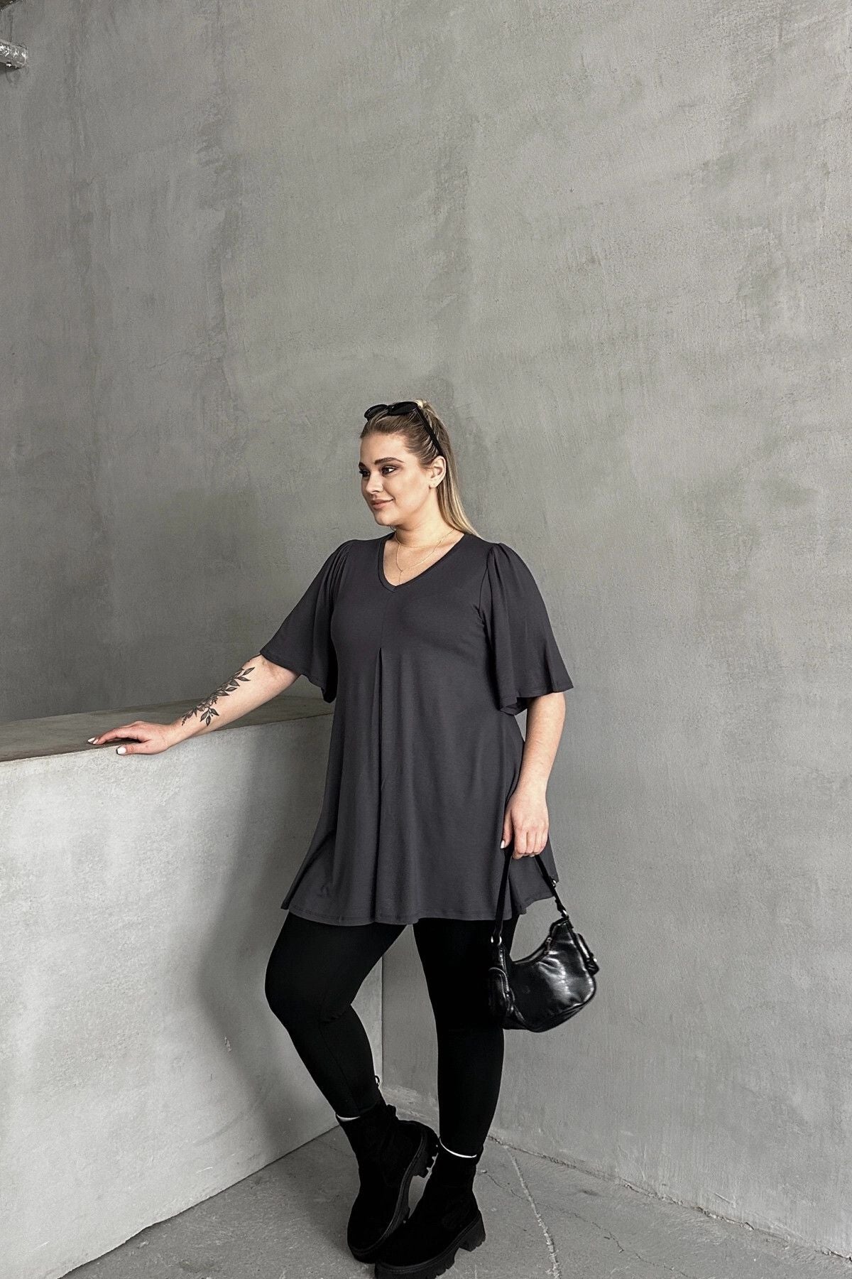 Büyük Beden V Yaka Desensiz Asimetrik Kesim Likralı Bluz MDL-3