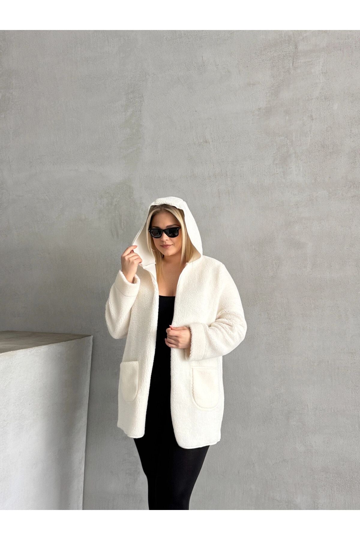 Büyük Beden Önü Kapamasız Cepli Kapüşonlu İnce Peluş Ceket 301256