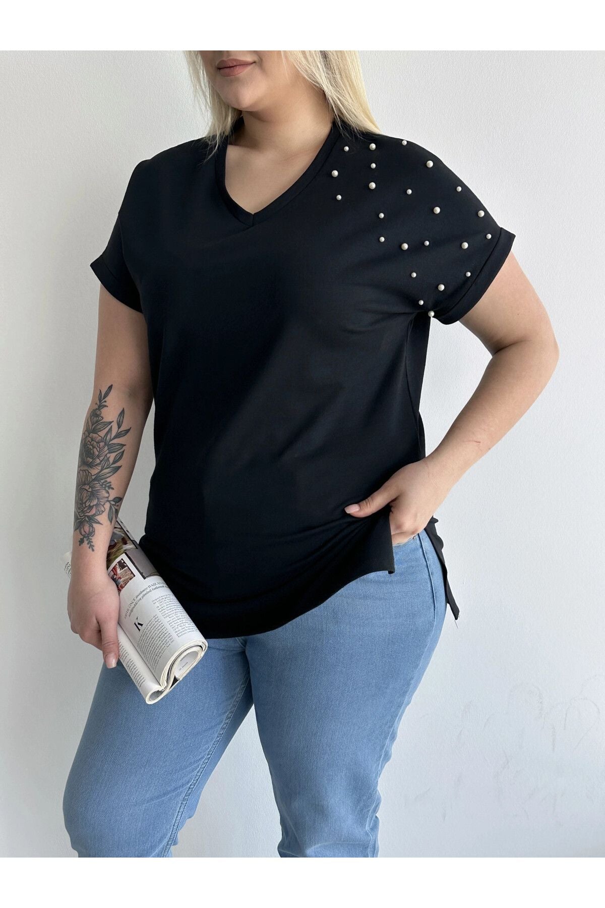 Büyük Beden Kısa Kollu V Yaka Yanları Yırtmaçlı Boncuklu Basic T-shirt RFT-04