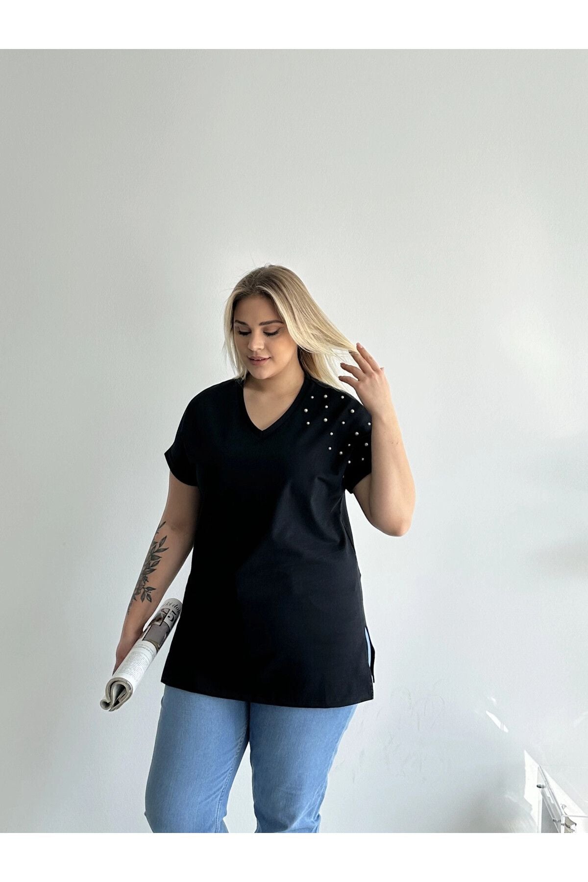 Büyük Beden Kısa Kollu V Yaka Yanları Yırtmaçlı Boncuklu Basic T-shirt RFT-04