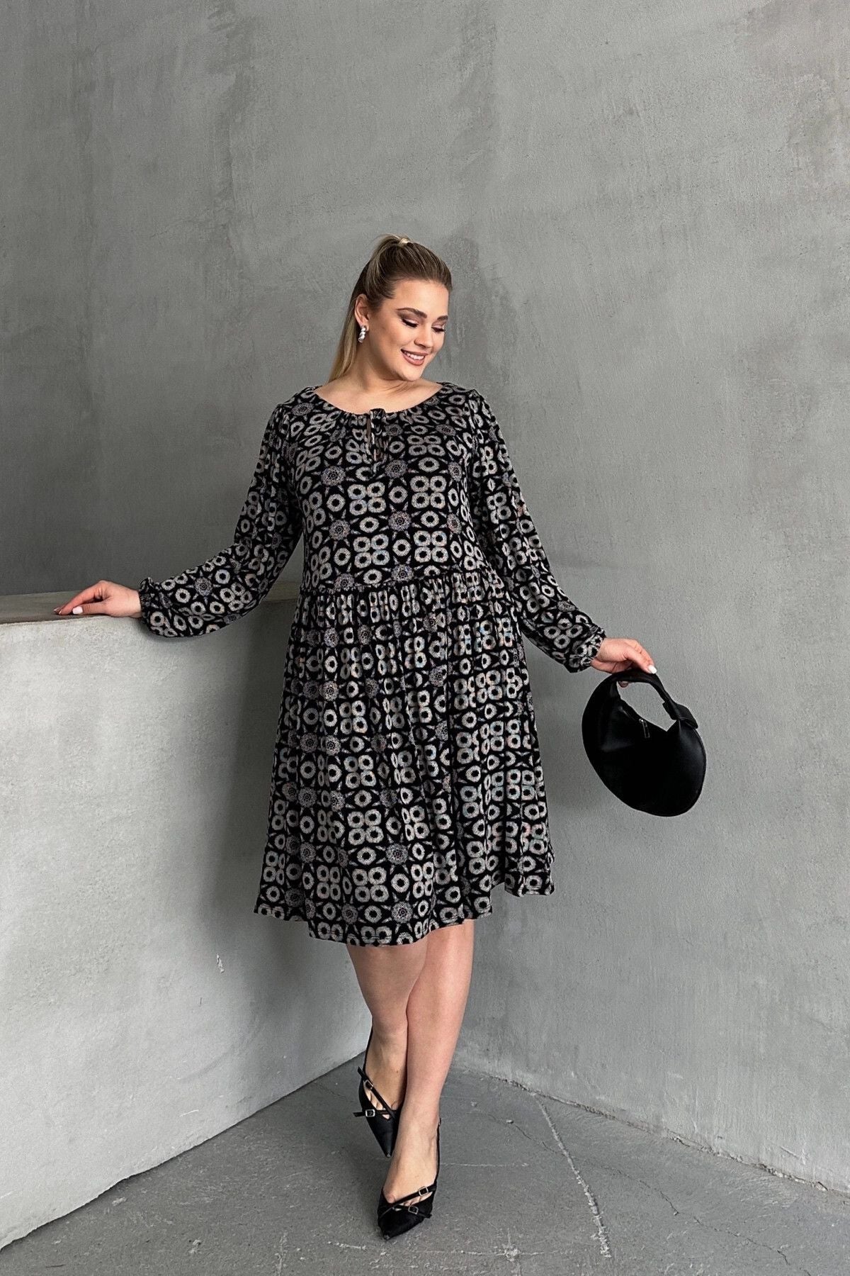 Büyük Beden Uzun Kollu Yakası Bağlamalı Eteği Pileli Elbise 100-75