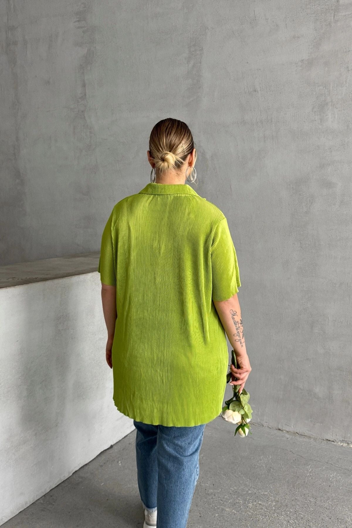 Büyük Beden Kısa Kollu Önü Düğmeli Fitilli İnce Gömlek 300738