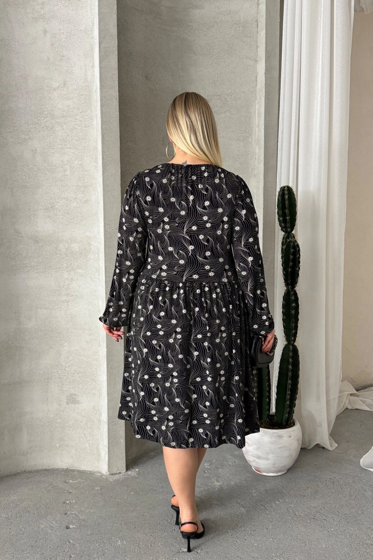 Büyük Beden Uzun Kollu Yakası Bağlama Detaylı Desenli Elbise 100-73