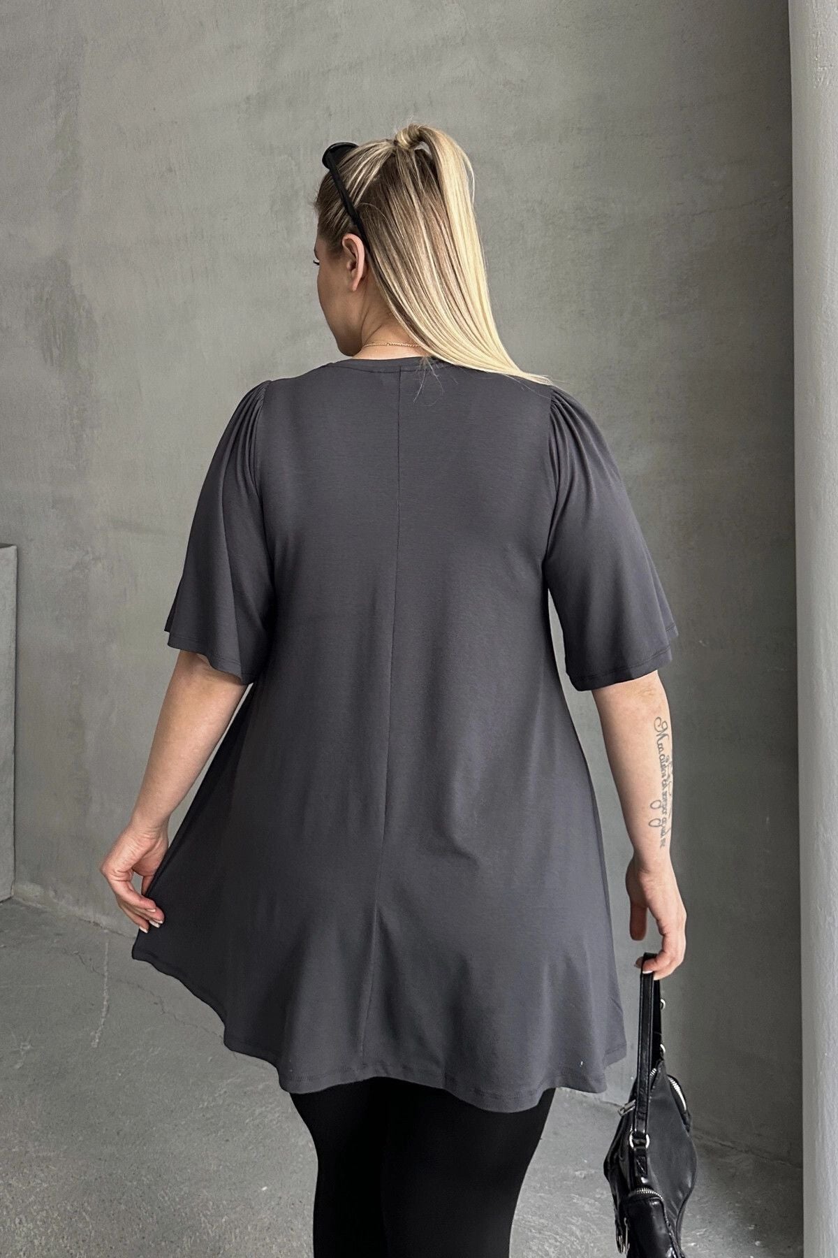 Büyük Beden V Yaka Desensiz Asimetrik Kesim Likralı Bluz MDL-3