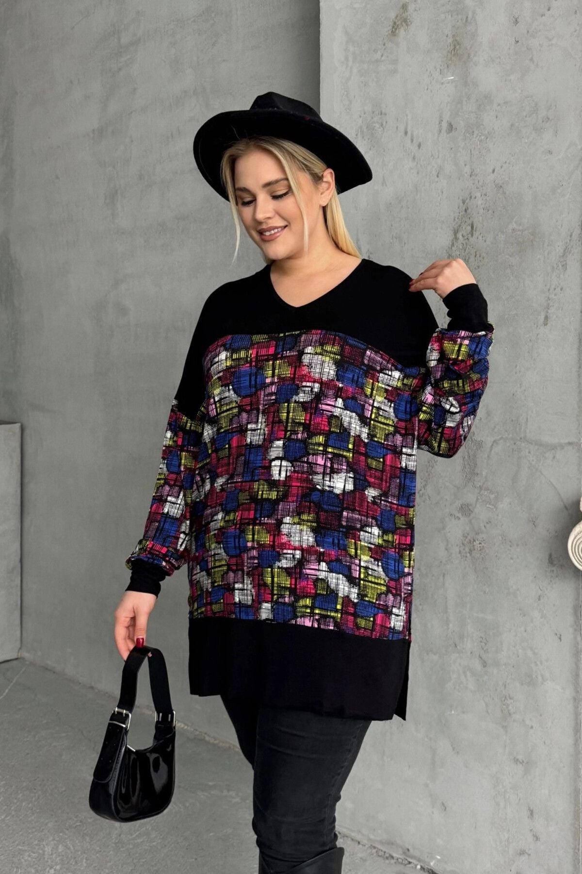 Büyük Beden Uzun Kollu V Yaka Yanı Yırtmaçlı Desenli Bluz 89-45