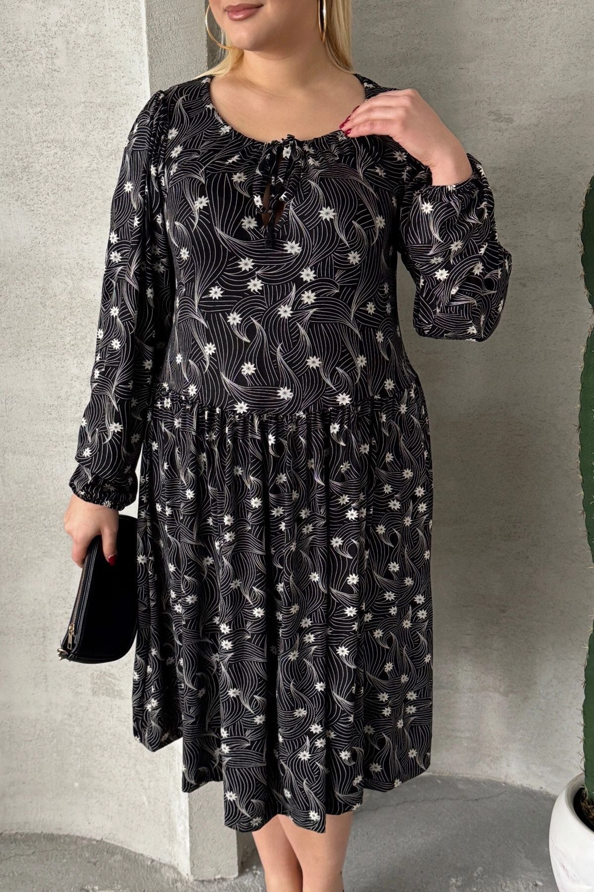 Büyük Beden Uzun Kollu Yakası Bağlama Detaylı Desenli Elbise 100-73