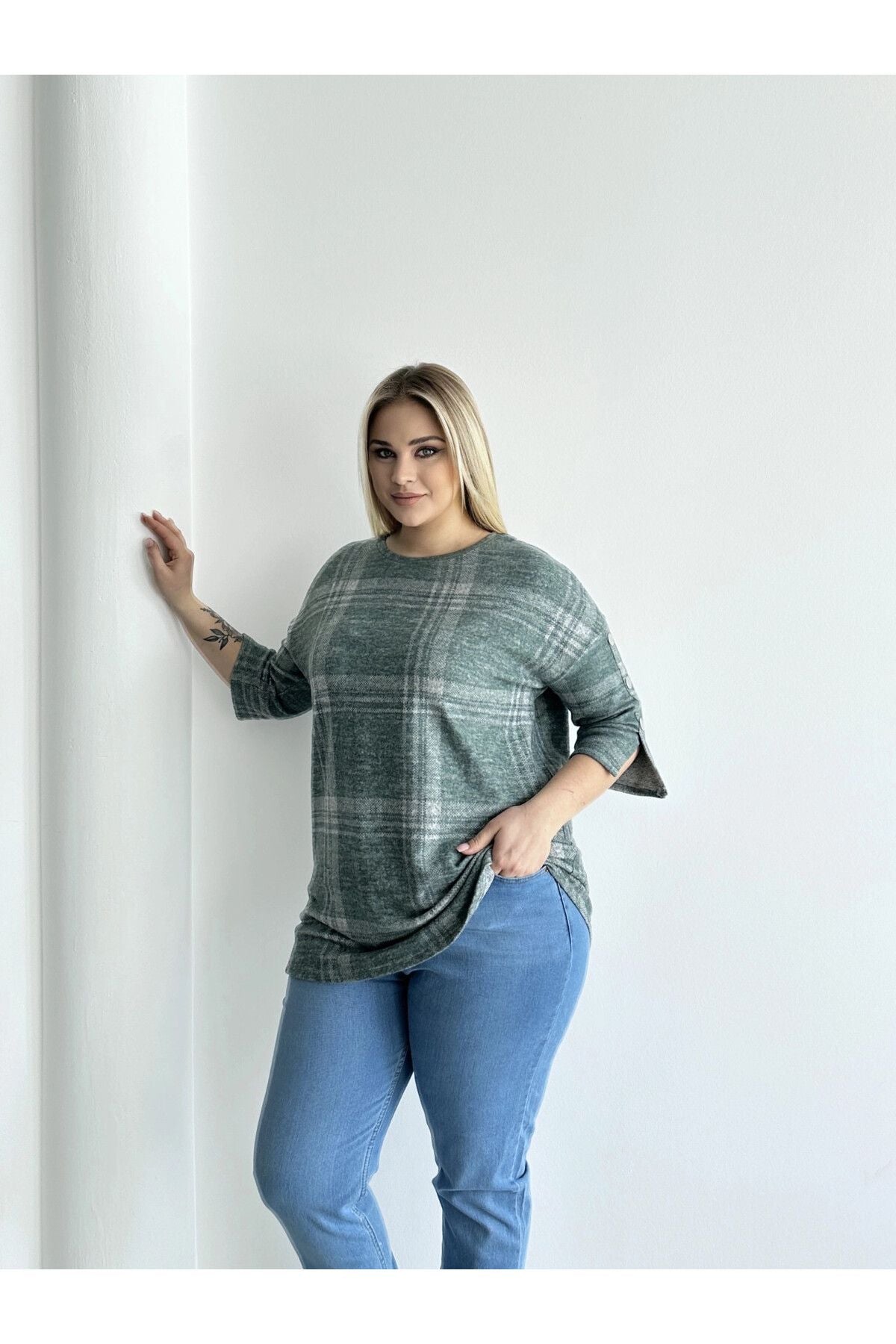 Büyük Beden Yarım Kollu Düğme Detaylı Yumuşak Dokulu Kazak 302780