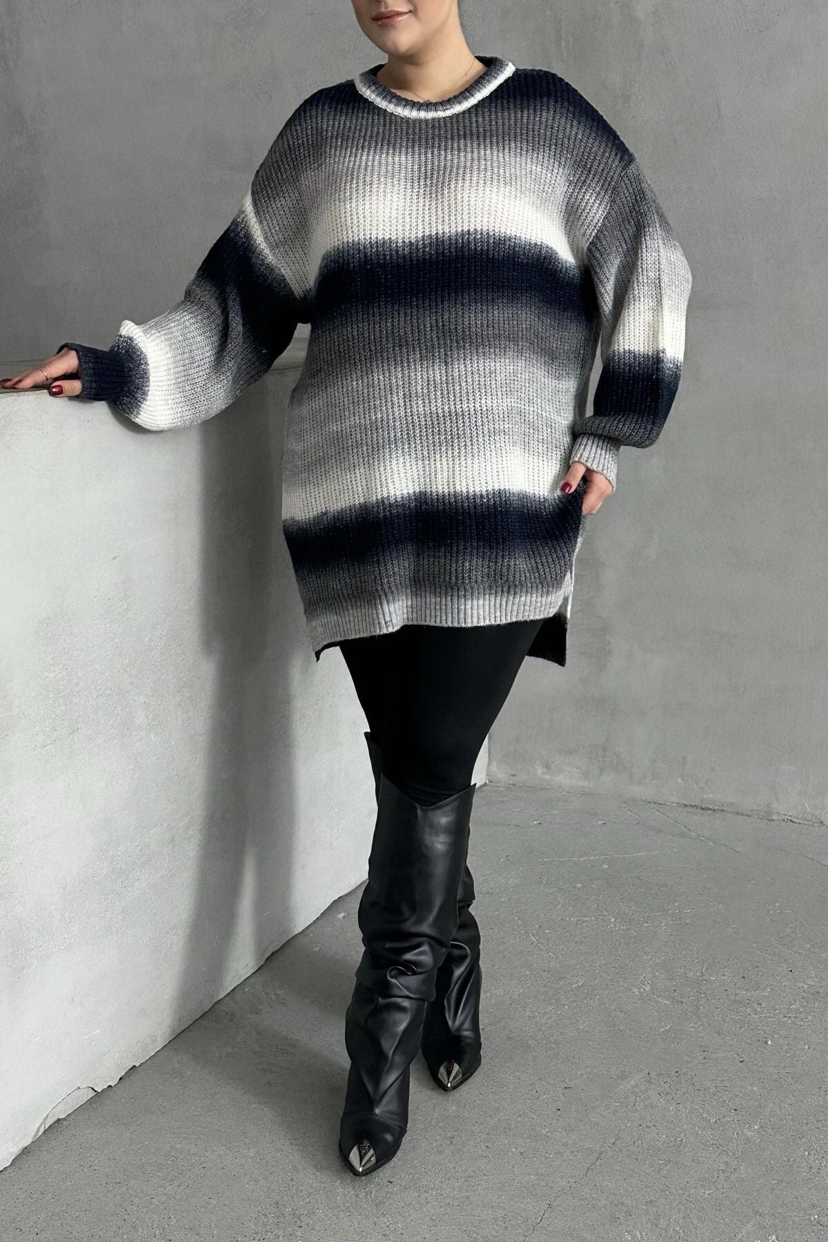 Büyük Beden Uzun Kollu Bisiklet Yaka Renk Bloklu Yırtmaçlı Triko Kazak 302345