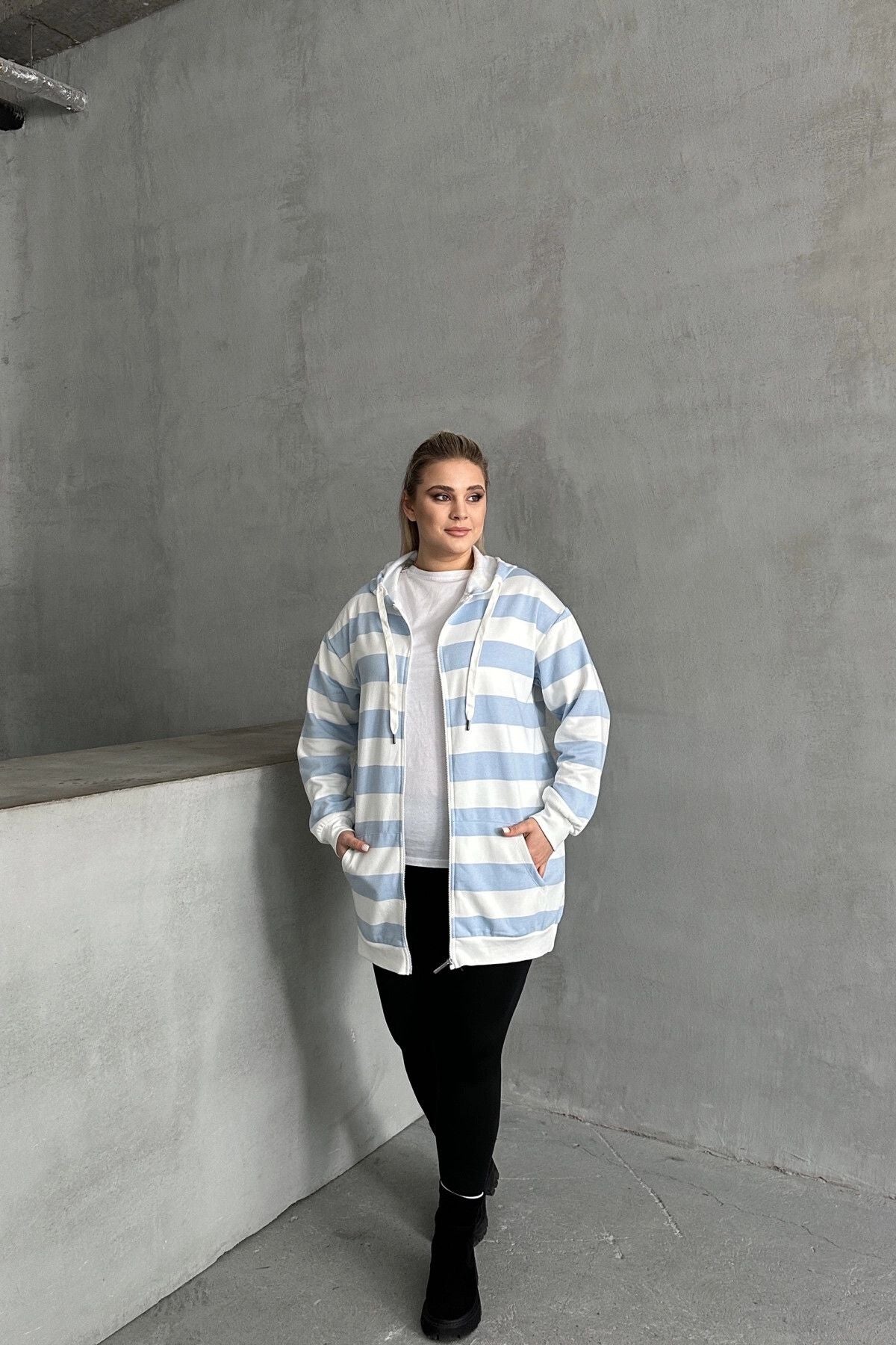 Büyük Beden Uzun Kollu Kapüşonlu Cepli Fermuarlı Hırka 74-104