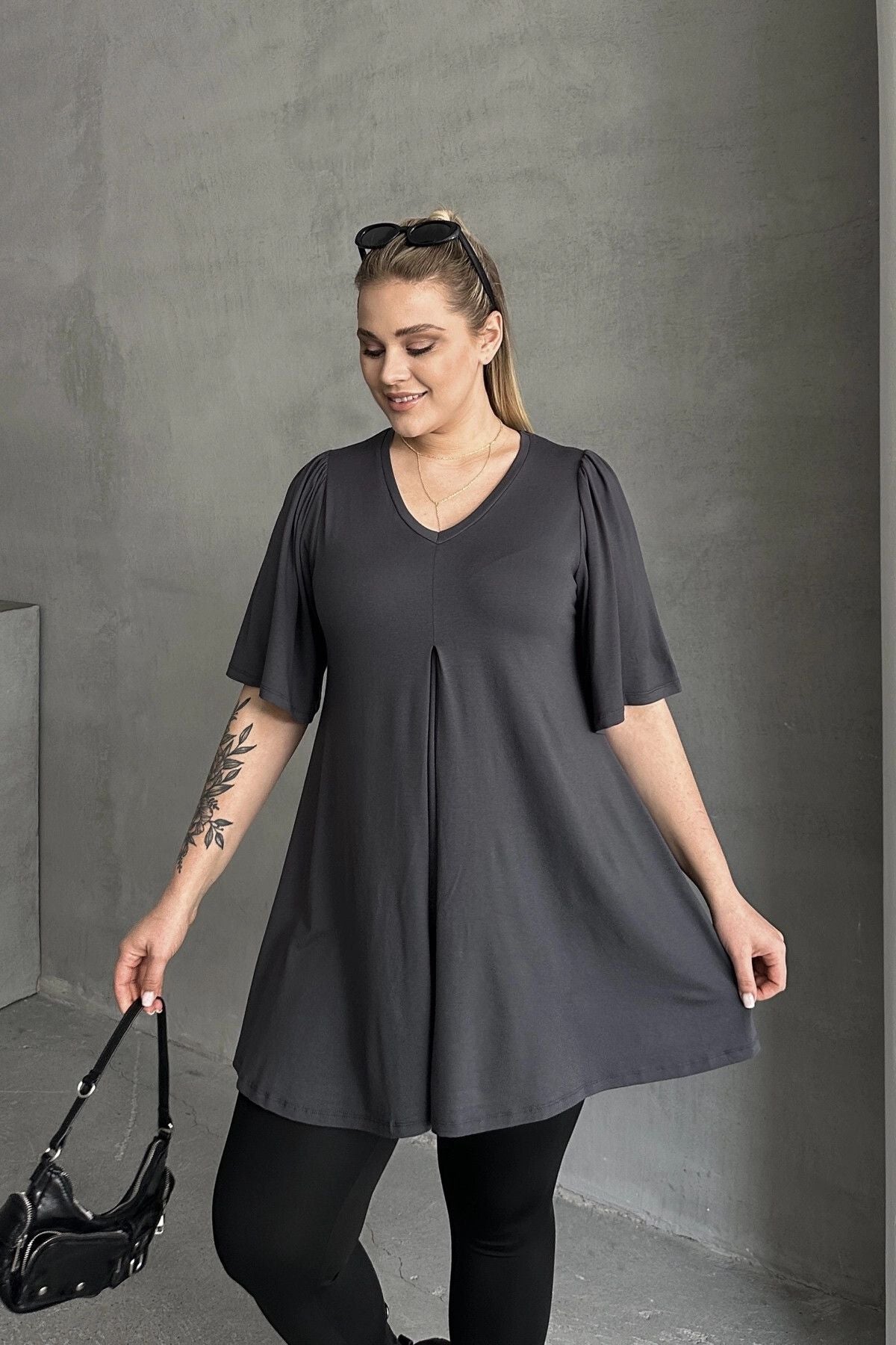 Büyük Beden V Yaka Desensiz Asimetrik Kesim Likralı Bluz MDL-3