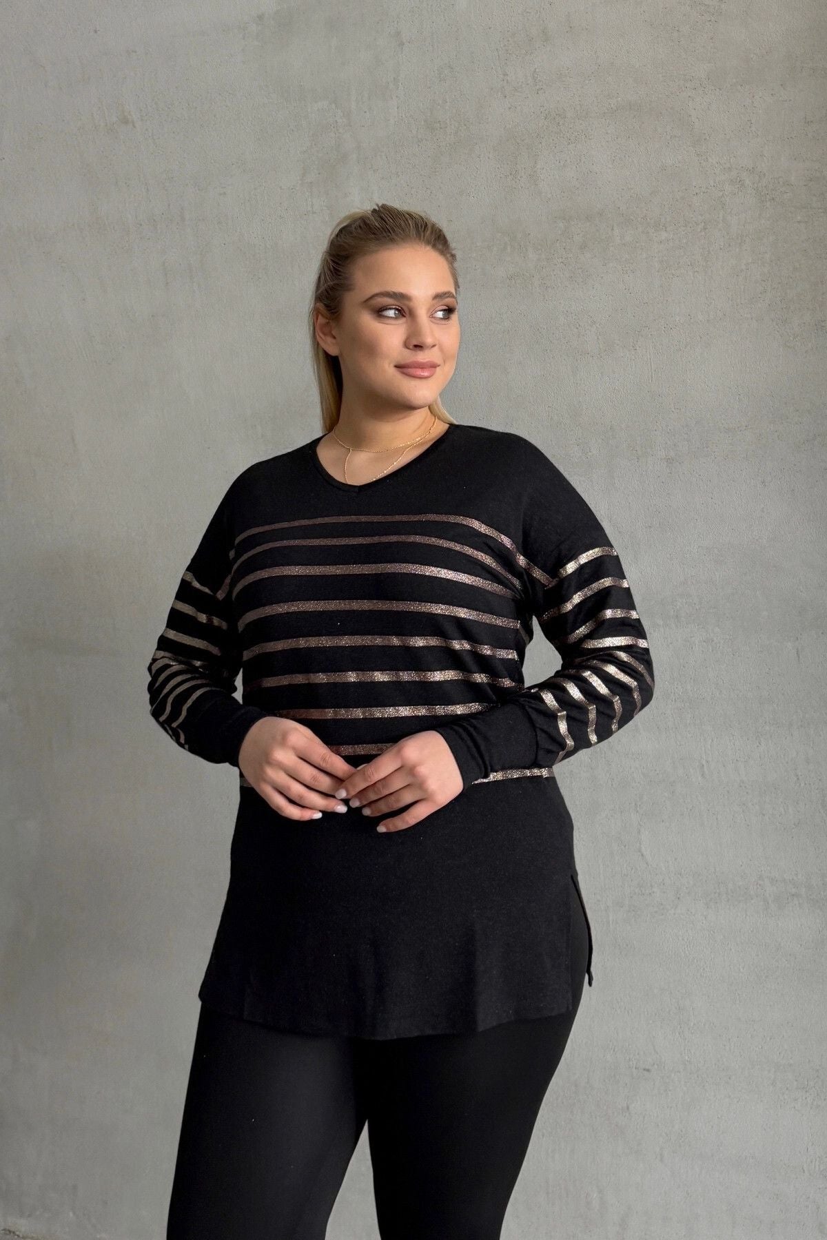 Büyük Beden Uzun Kollu V Yaka Bilekleri Lastikli Bluz 302910