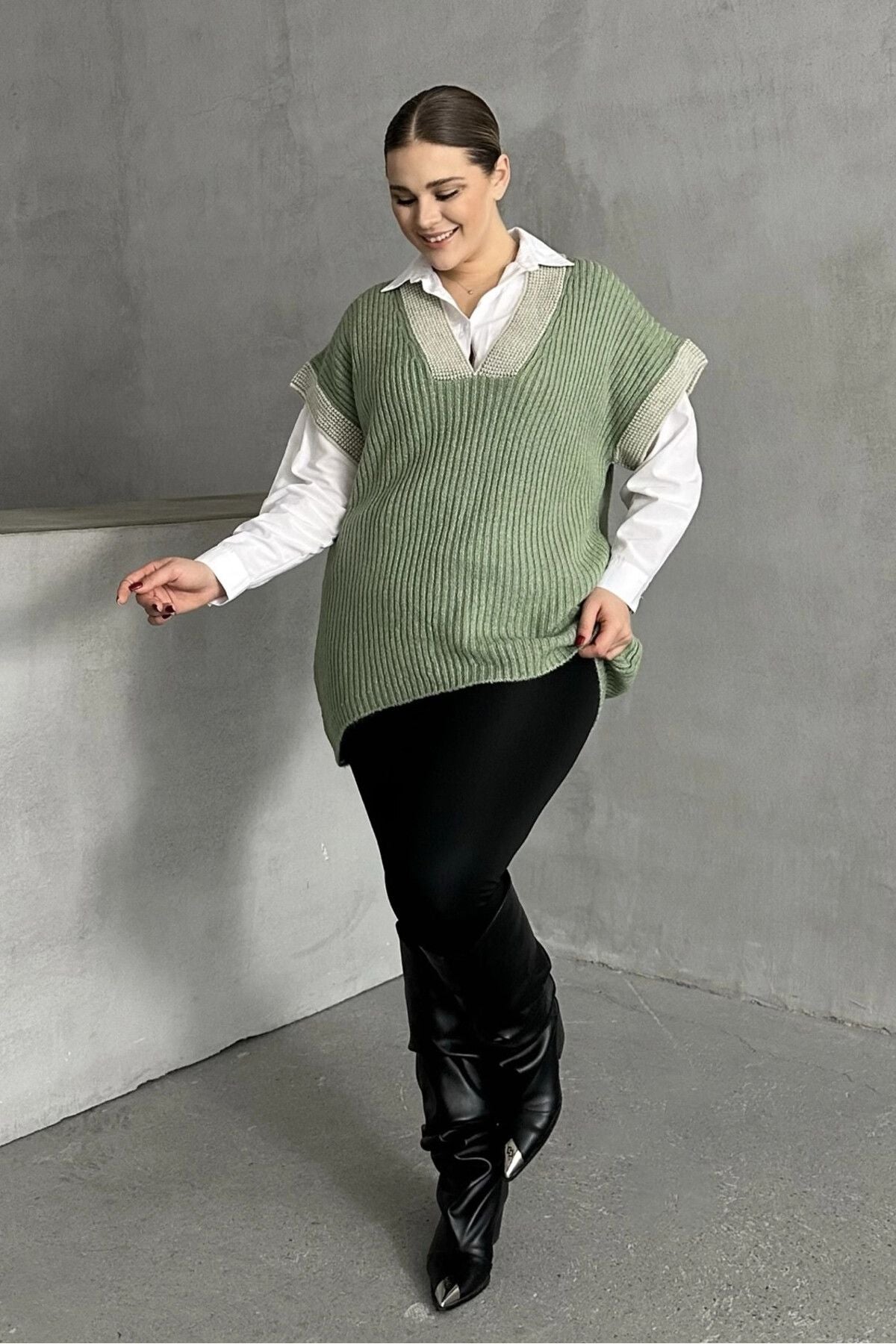 Büyük Beden V Yaka Kısa Kollu Triko Süveter 302136