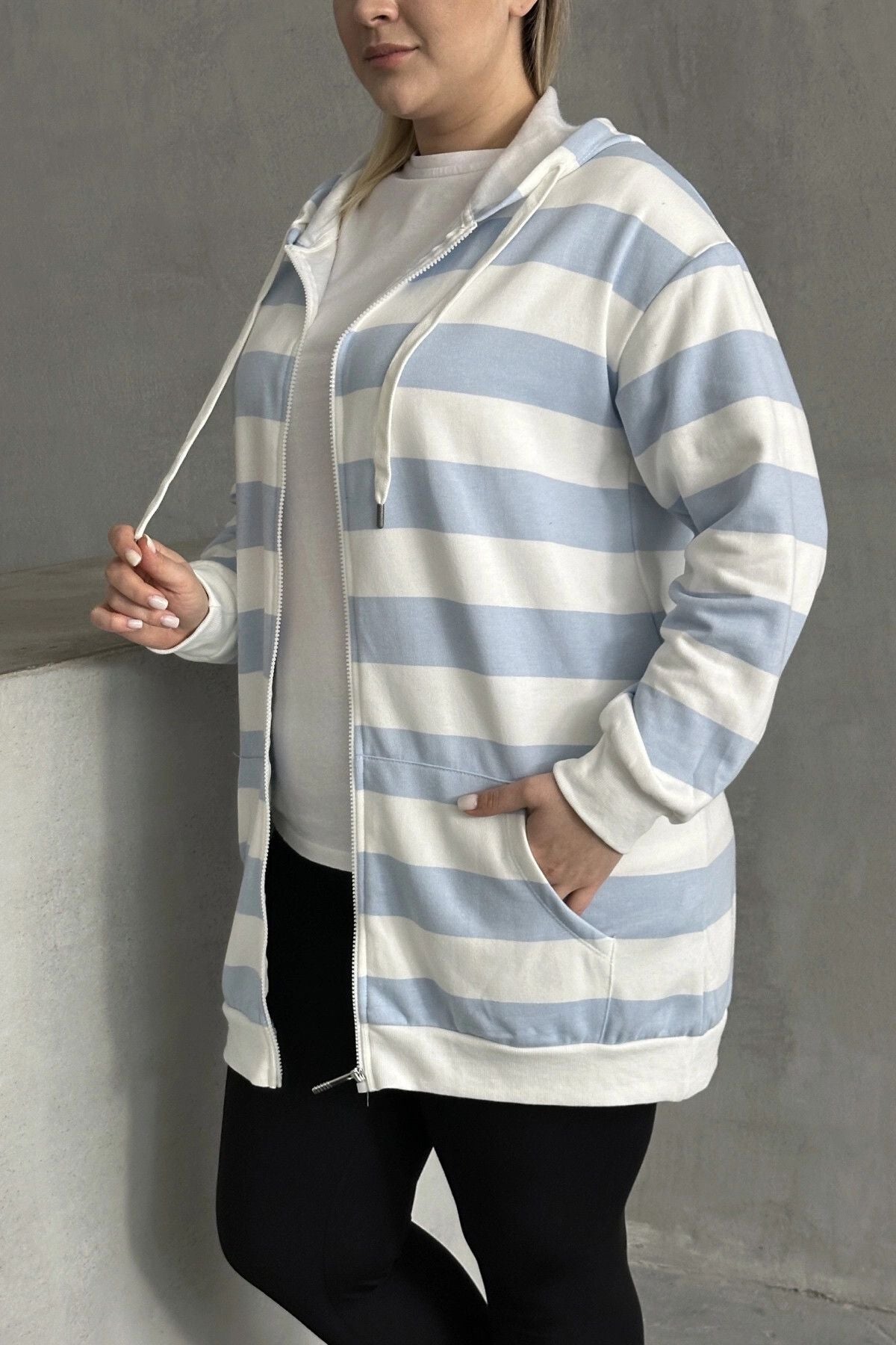 Büyük Beden Uzun Kollu Kapüşonlu Cepli Fermuarlı Hırka 74-104